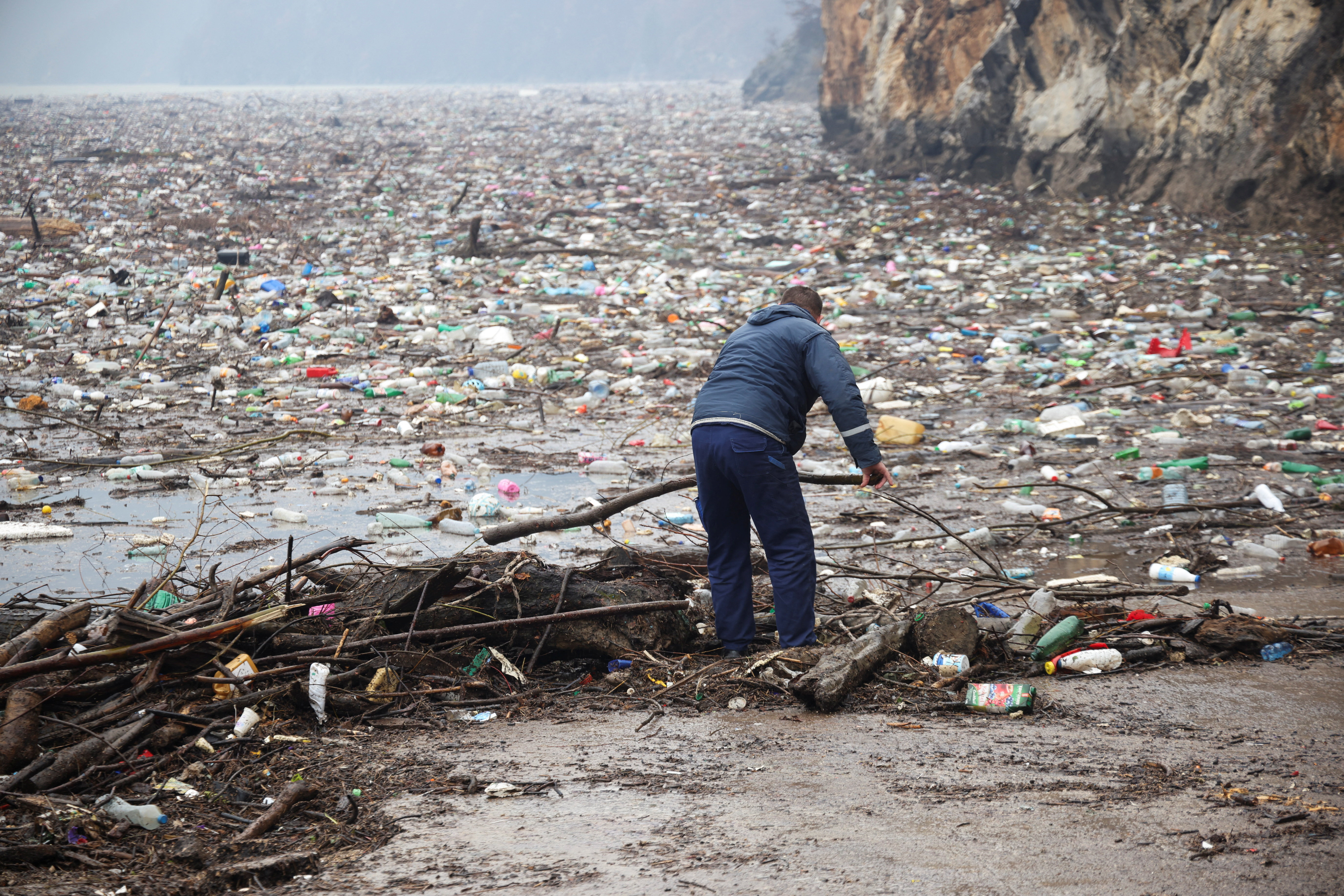 Odpadki v reki Drini