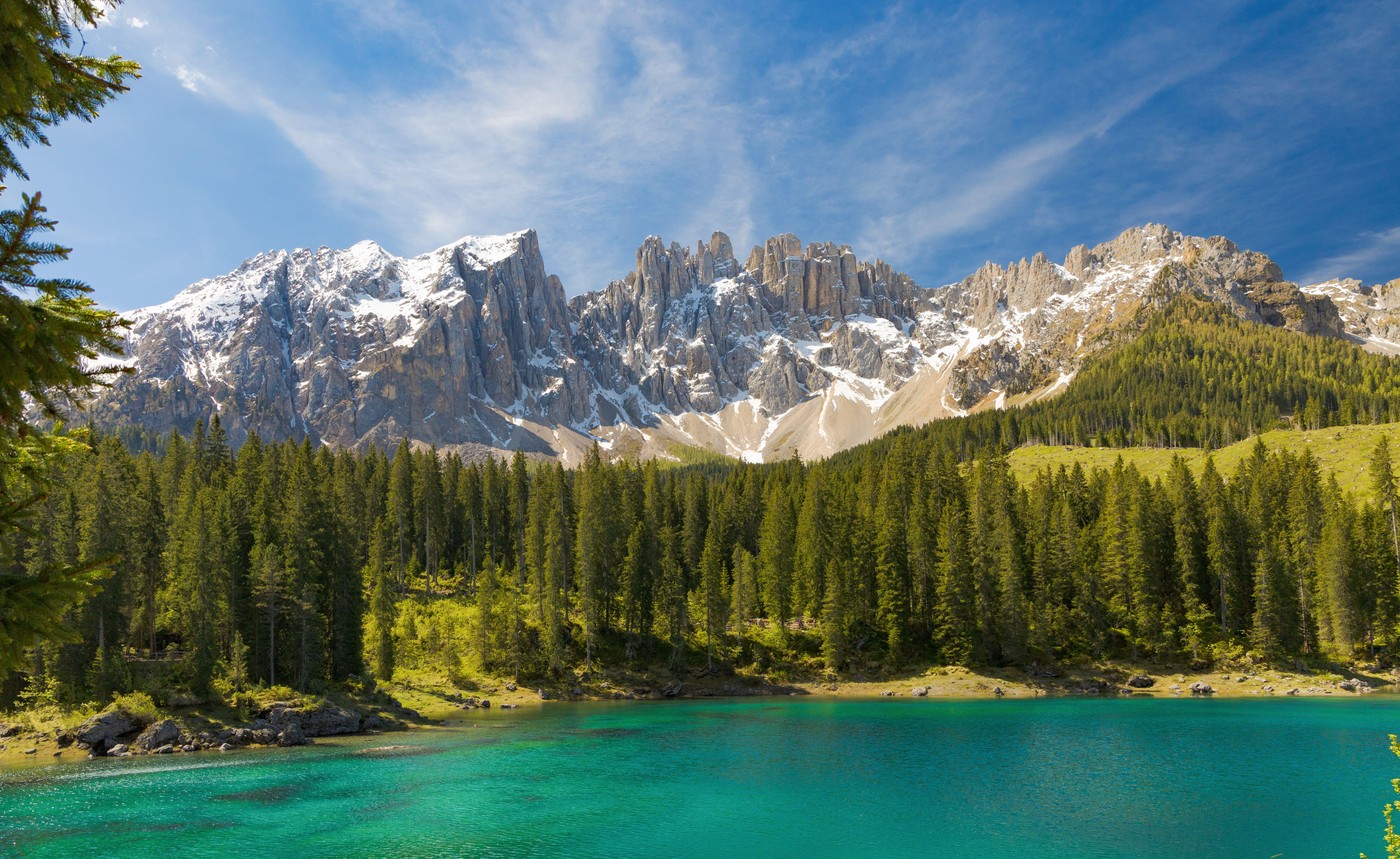jezero Carezza Karersee v Dolomitih Južna Tirolska Italija