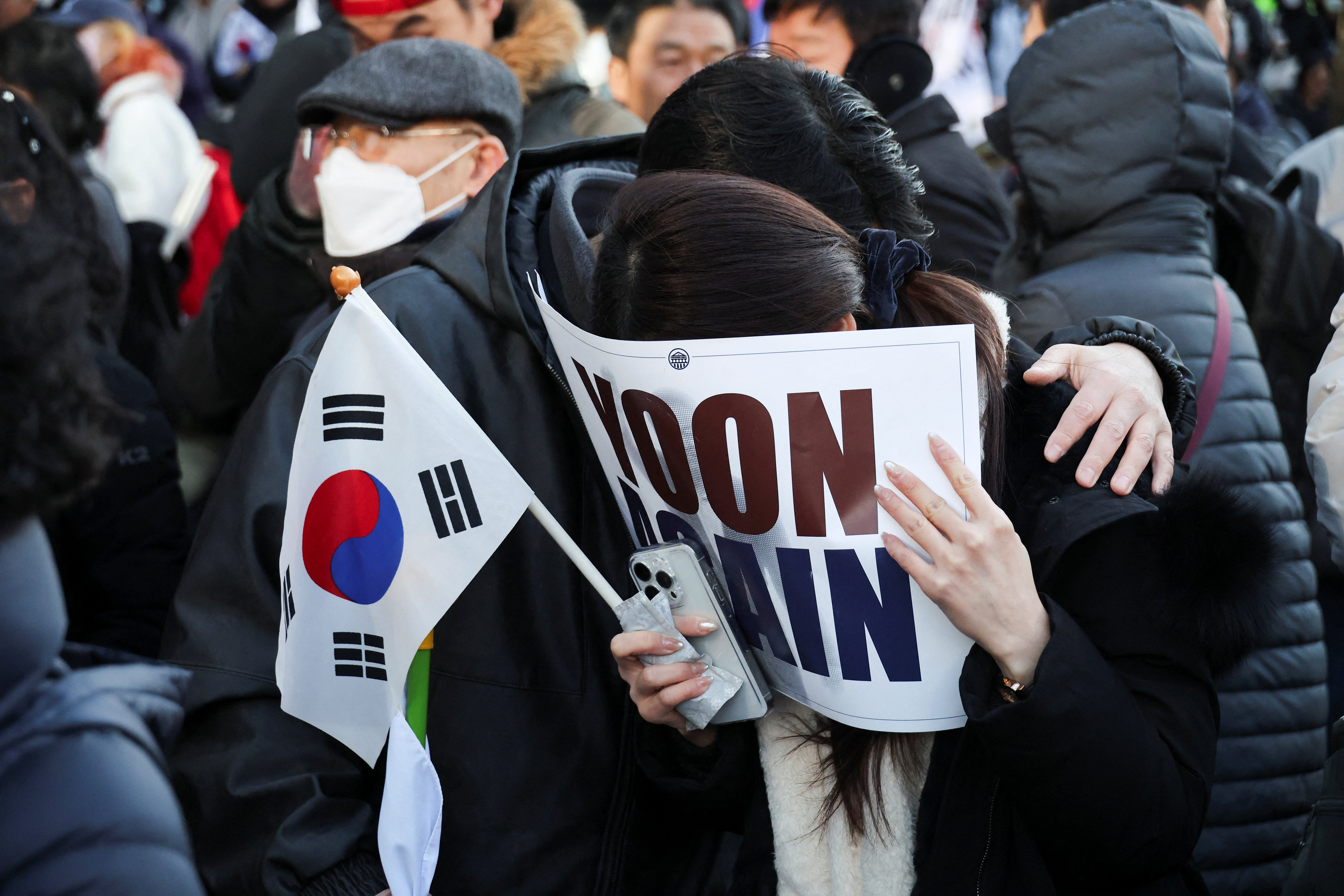 Pred sodiščem se je zbralo več podpornikov Jun Suk Jeola