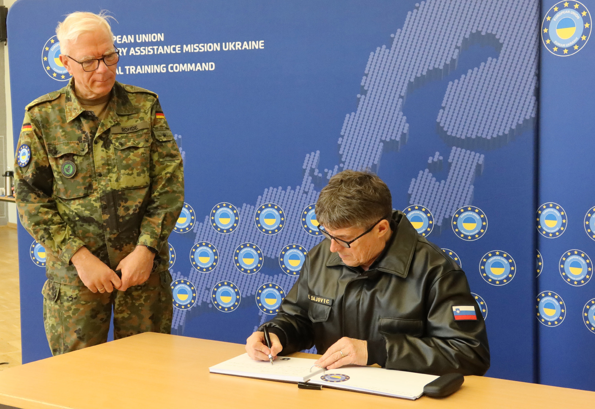 Sajovic v Nemčiji obiskal slovenski kontingent v okviru misije urjenja ukrajinskih vojakov