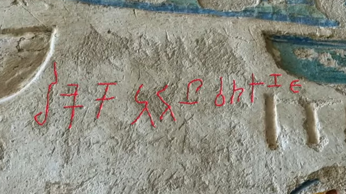 Grafit z imenom obiskovalca iz Indije, Cikai Korran, ki je pred 2.000 leti obiskal stari Egipt