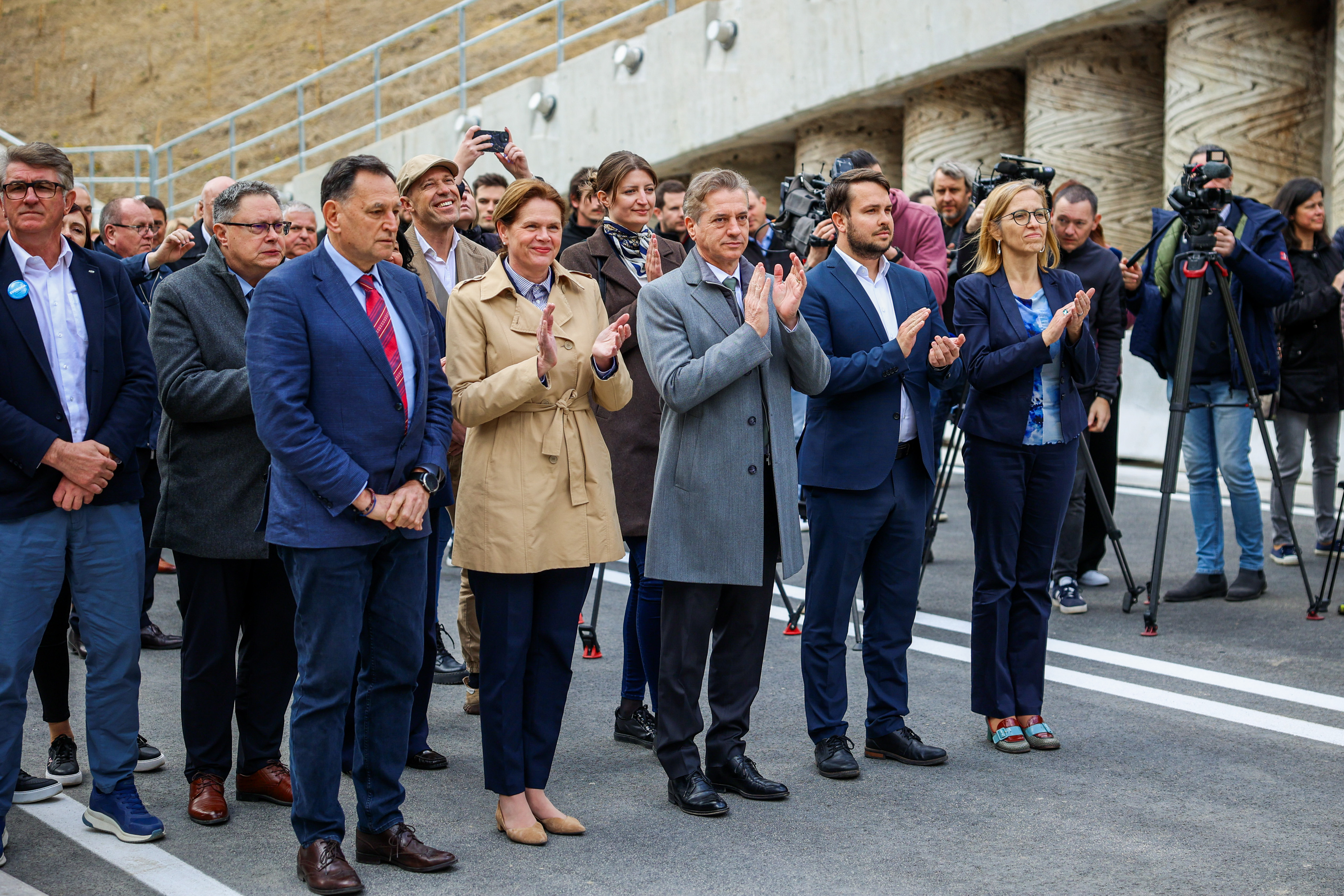 Slovesnost ob predaji prometu prvega sklopa severnega dela tretje razvojne osi