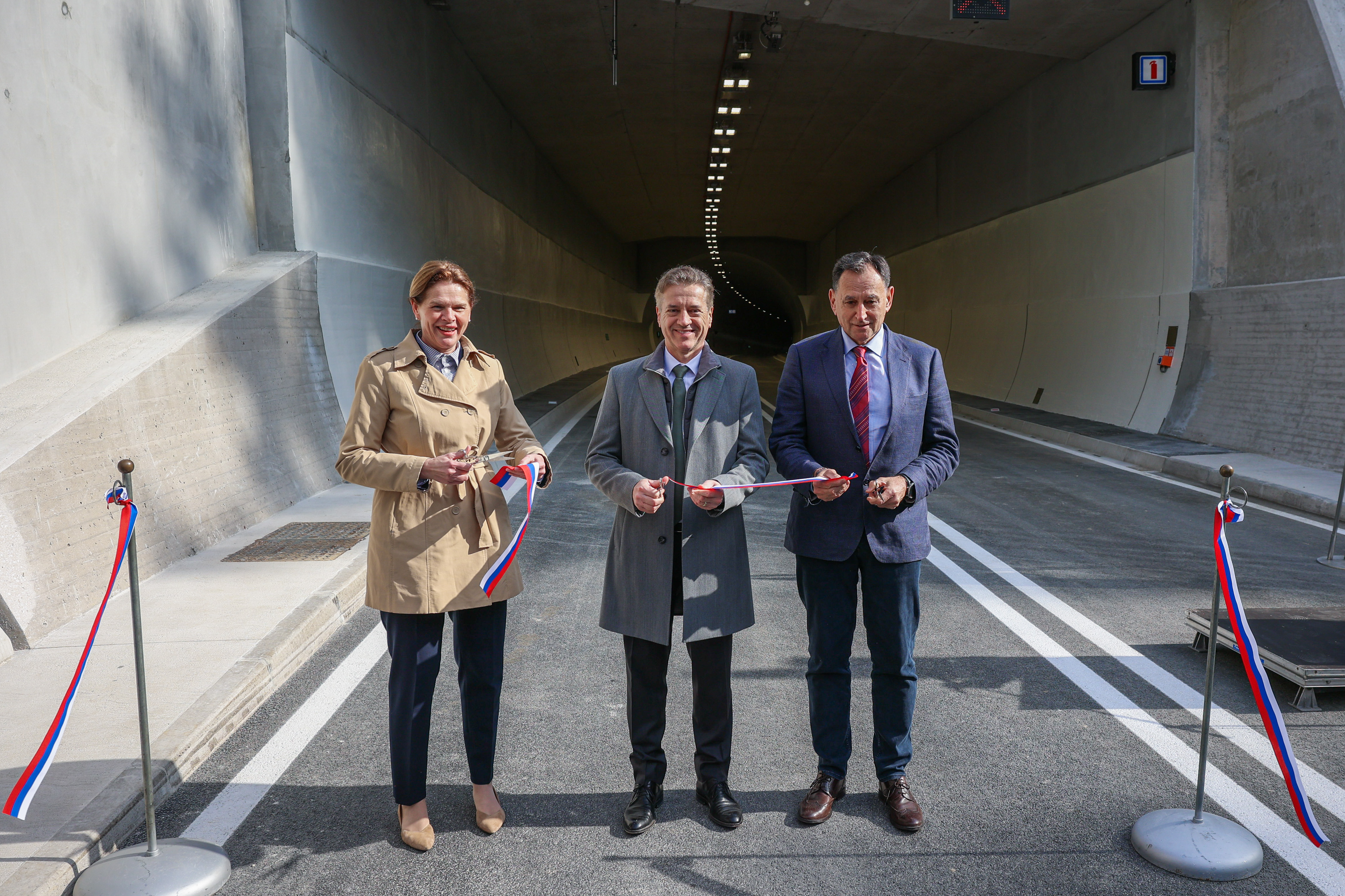 Slovesnost ob predaji prometu prvega sklopa severnega dela tretje razvojne osi