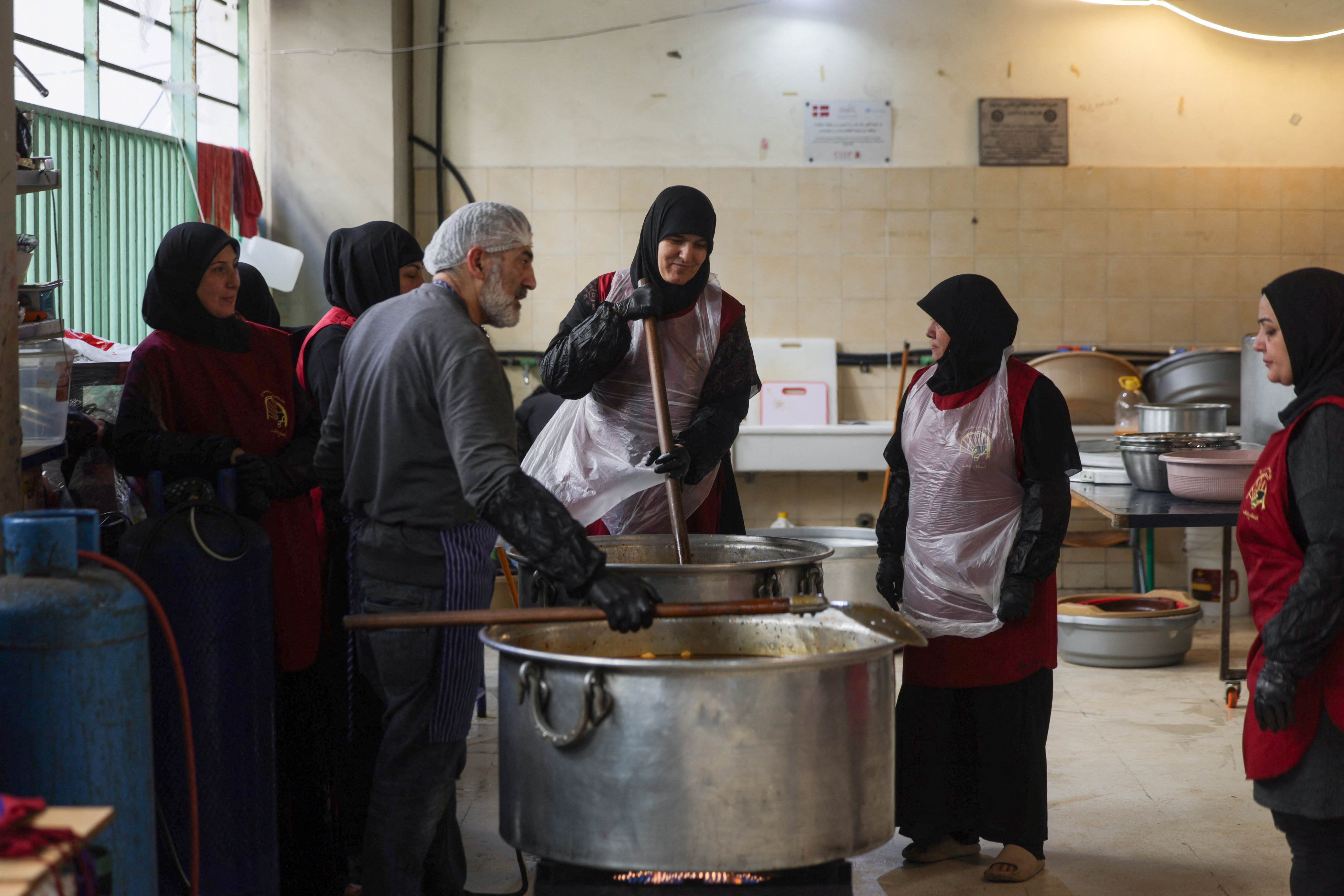 Kuhinja v šoli v Bejrutu, kamor so se zatekli libanonski begunci