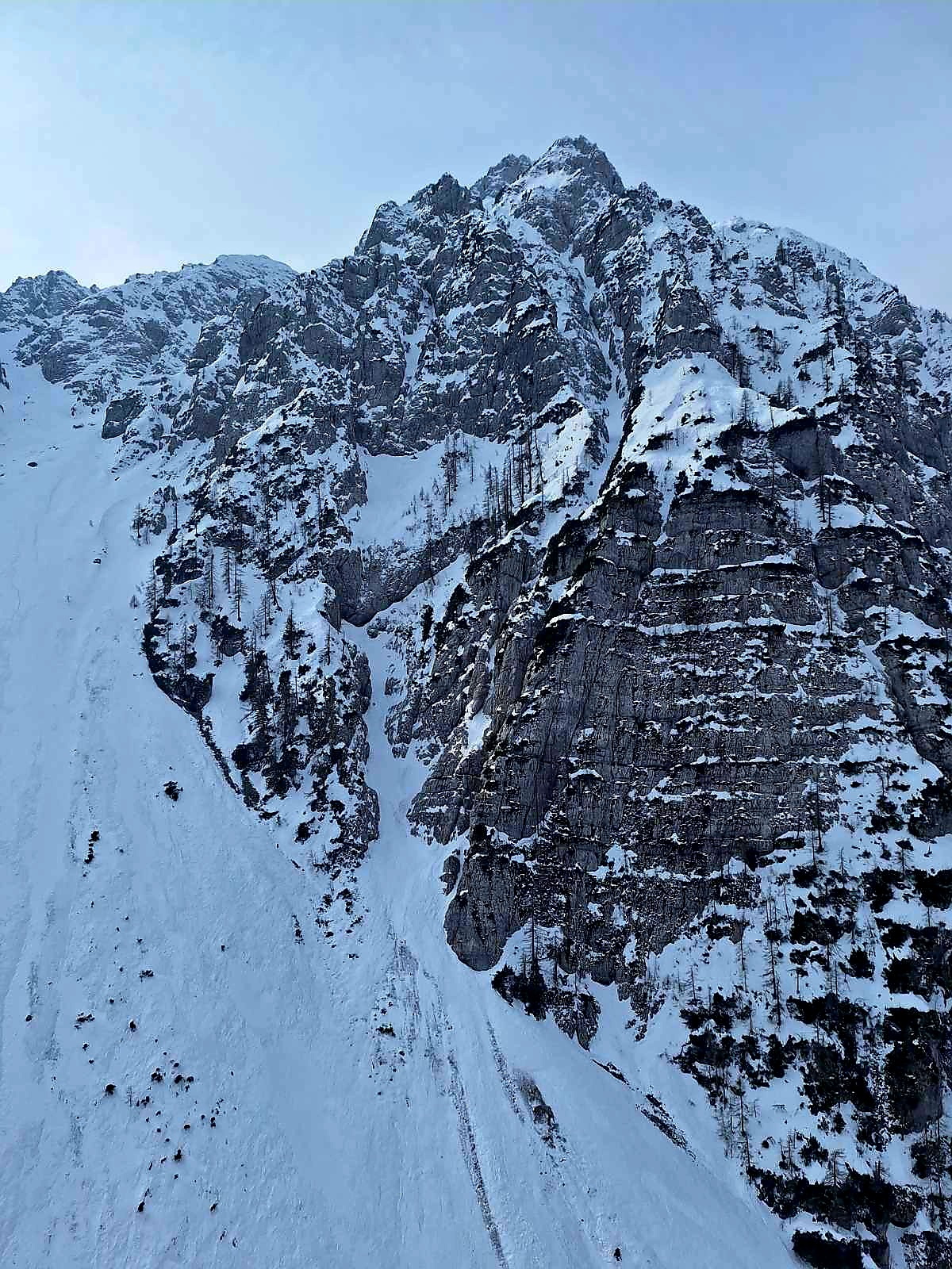 Iskalna akcija Koželjeva smer v severni steni Begunjske Vrtače