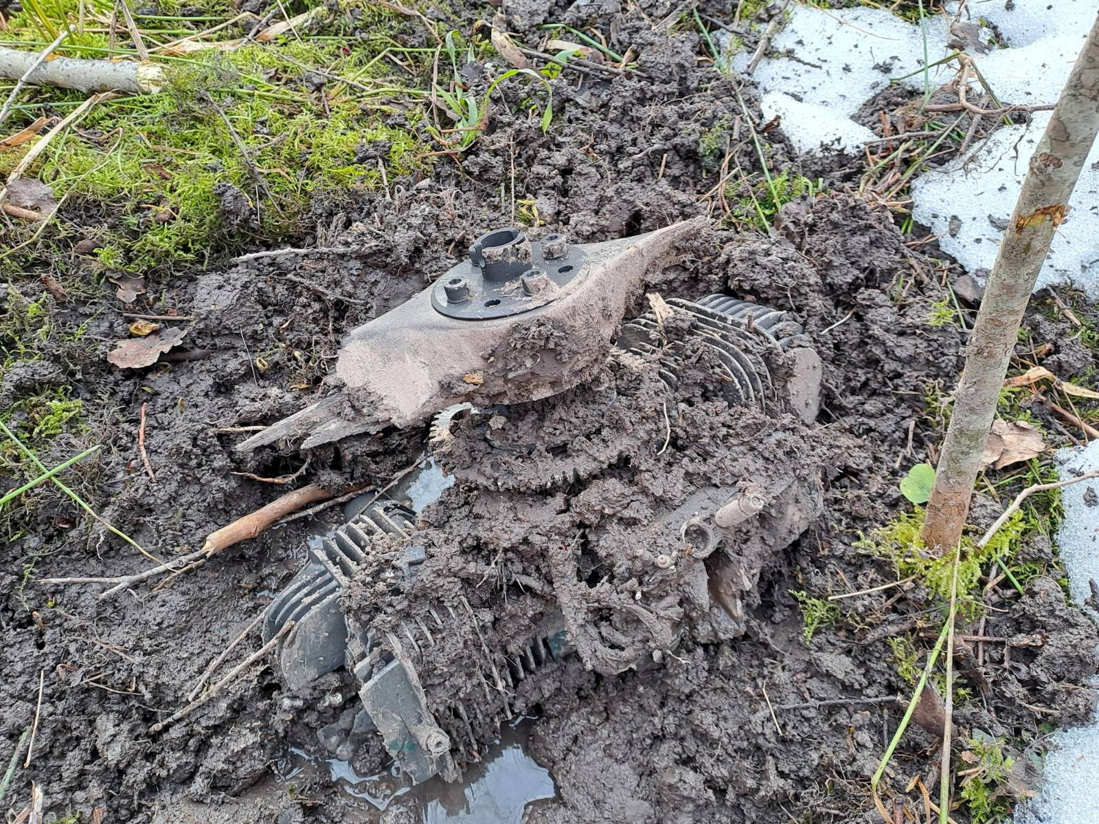 Ostanki ukrajinskega drona, ki je strmoglavil v Latviji