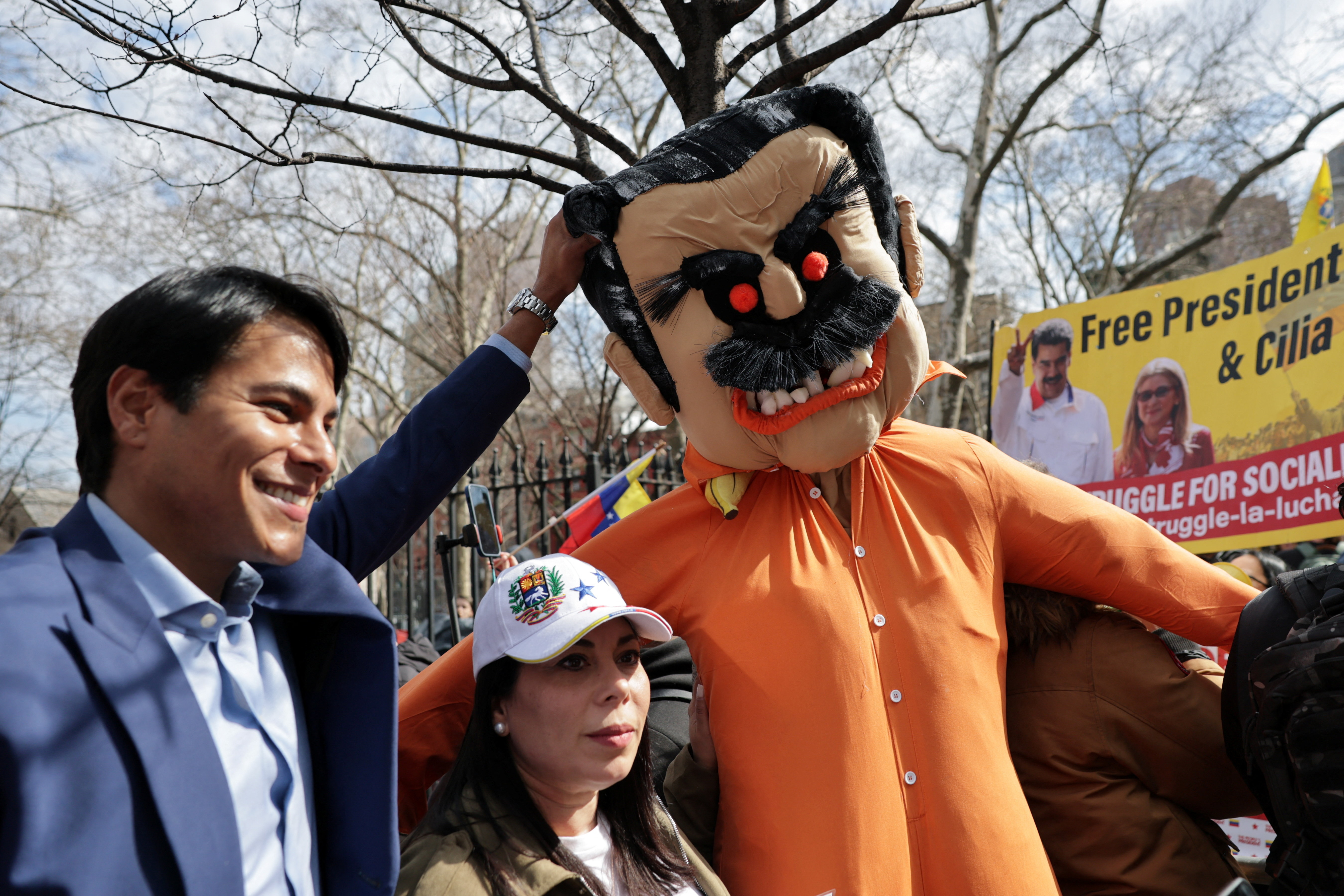 Protestniki v New Yorki med zaslišanjem Nicolasa Madura