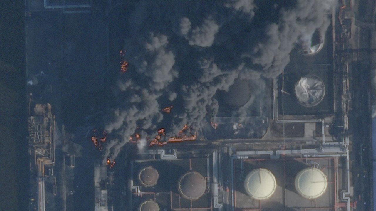 Požar v ruskem pristanišču Ust-Luga po ukrajinskem napadu