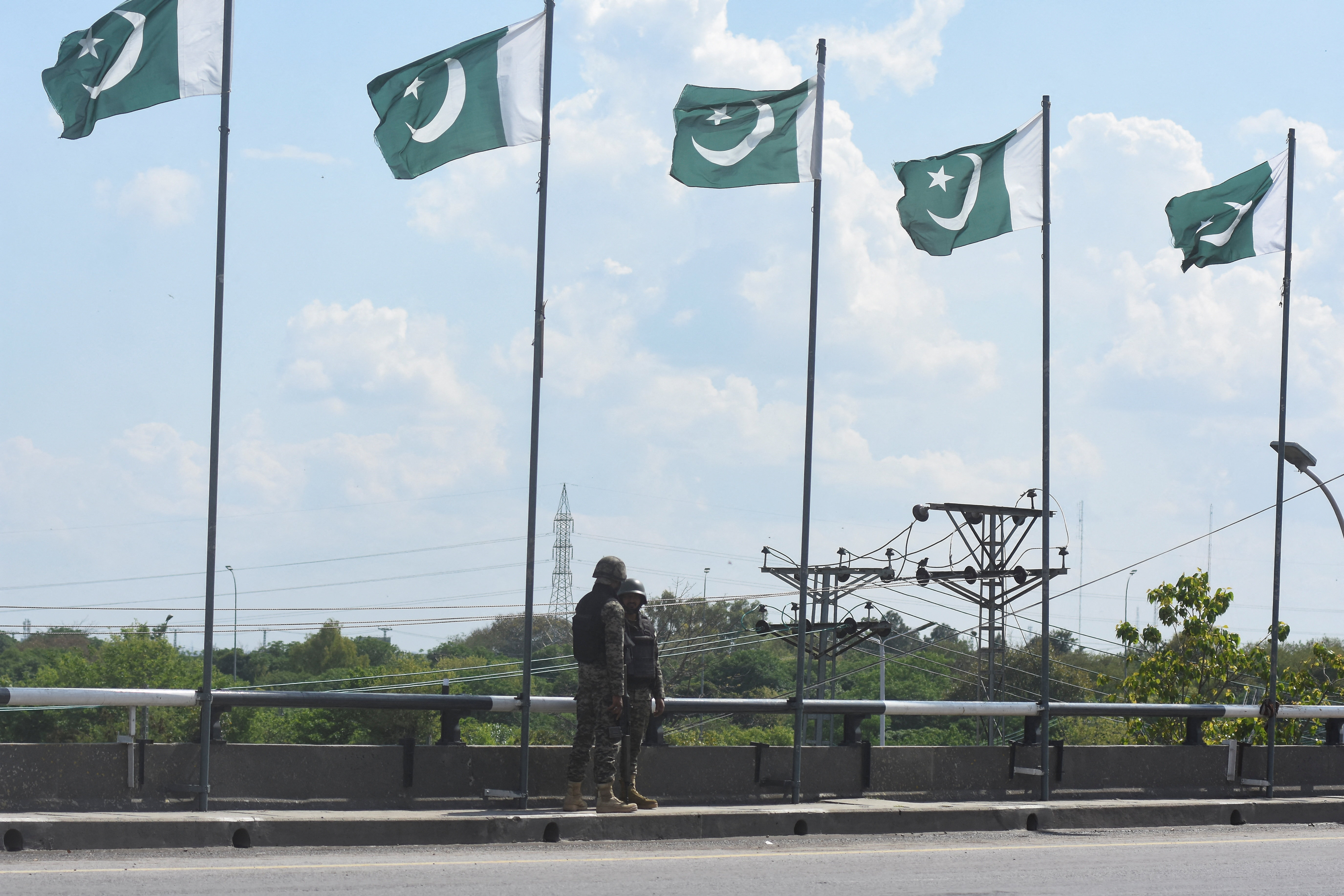 Pakistanske varnostne sile v Islamabadu pred pogajanji