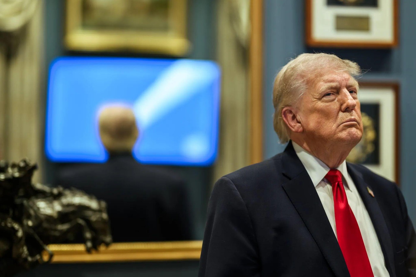 ameriški predsednik Donald Trump spremlja vzlet odprave Artemis II