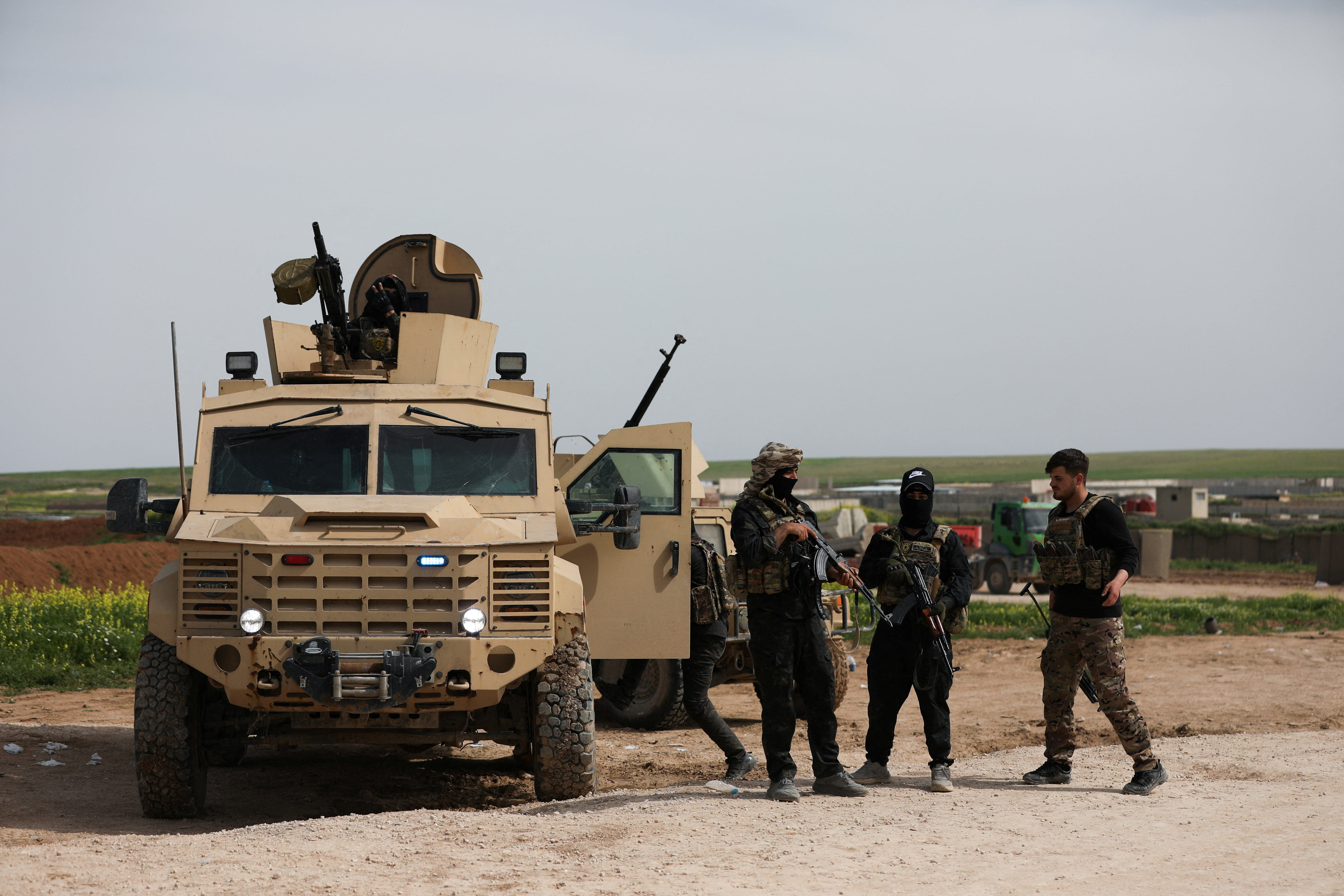 Sirske demokratične sile nadzorujejo umik ameriške vojske iz oporišča Kasrak