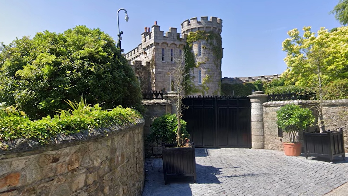 grad Manderley na obrobju Dublina, Irska, domovanje pevke Enye