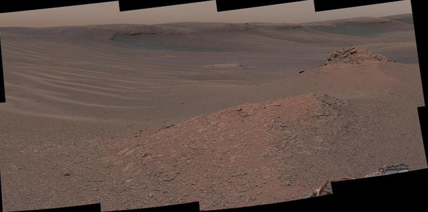 kompozitna fotografija kraterja Jezero na Marsu