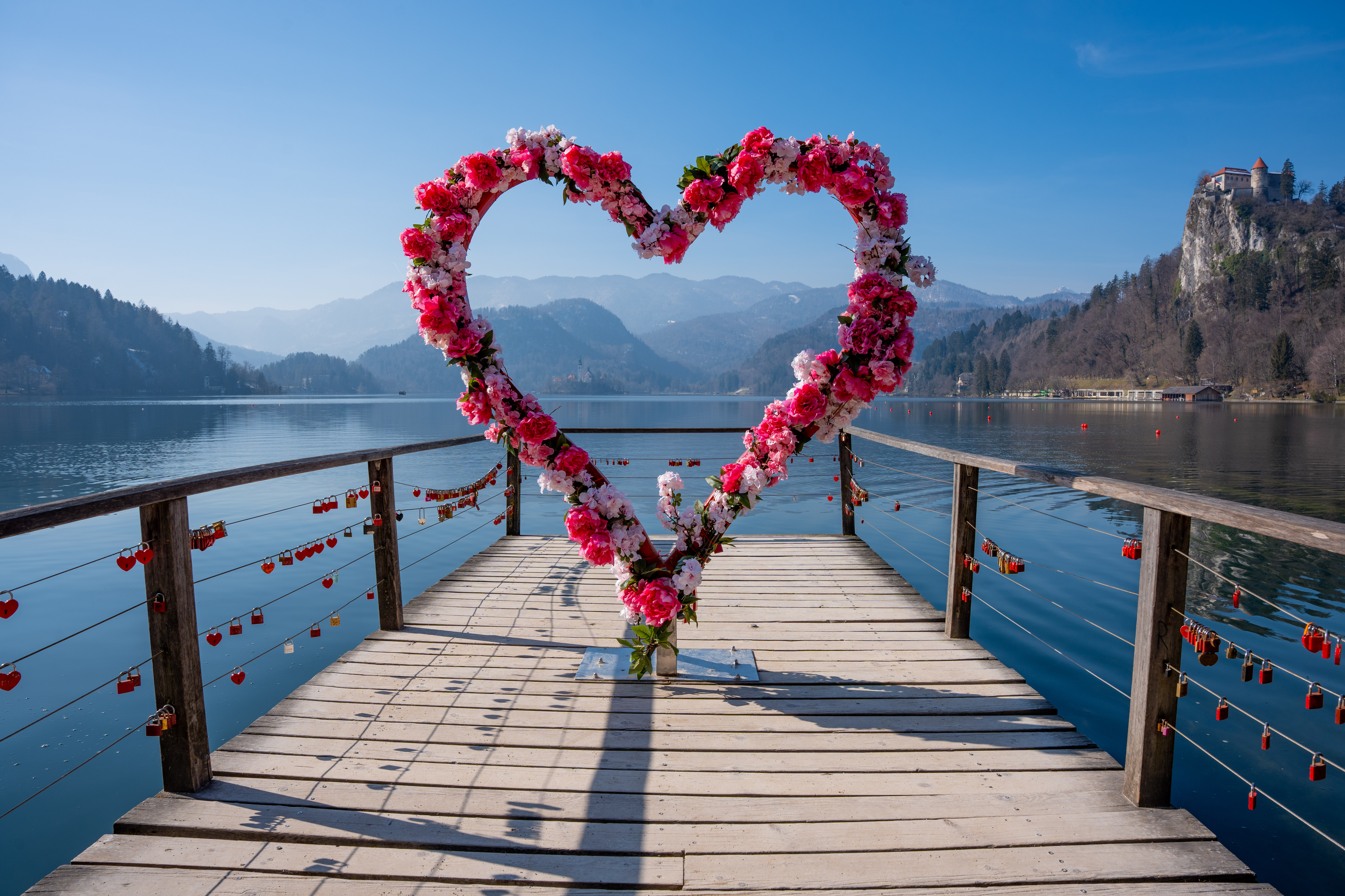 Ključavnice pri foto točki pri srčku na Jezerski promenadi
