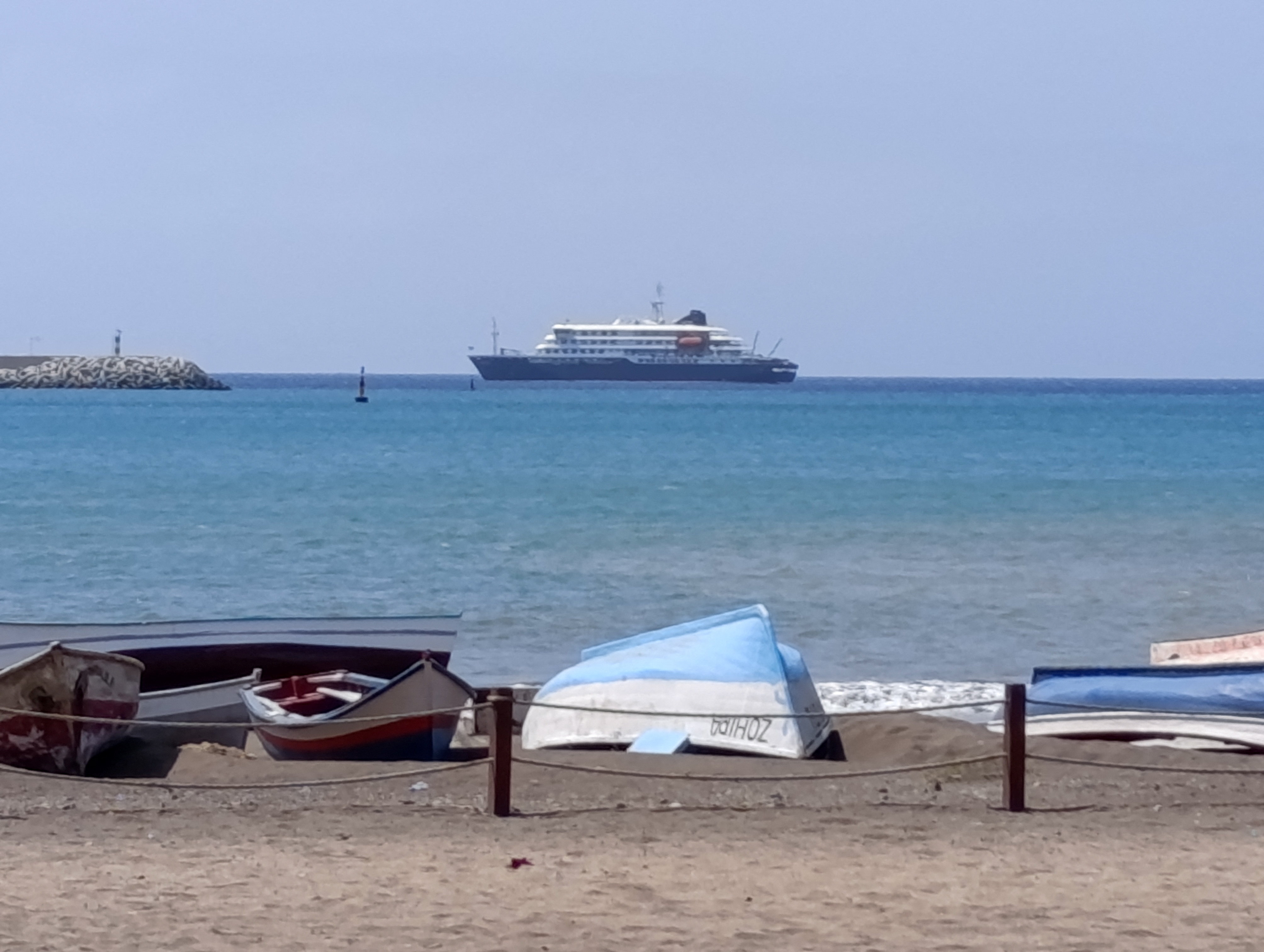 Križarka MV Hondius ob obali Zelenortskih otokov