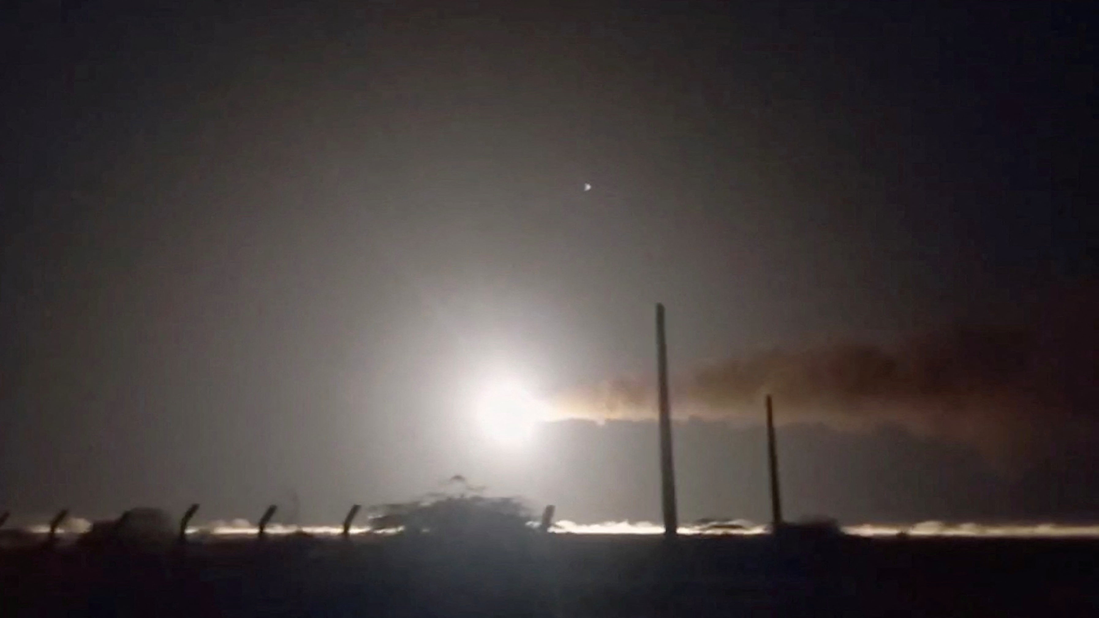Iranska raketa v Hormuški ožini