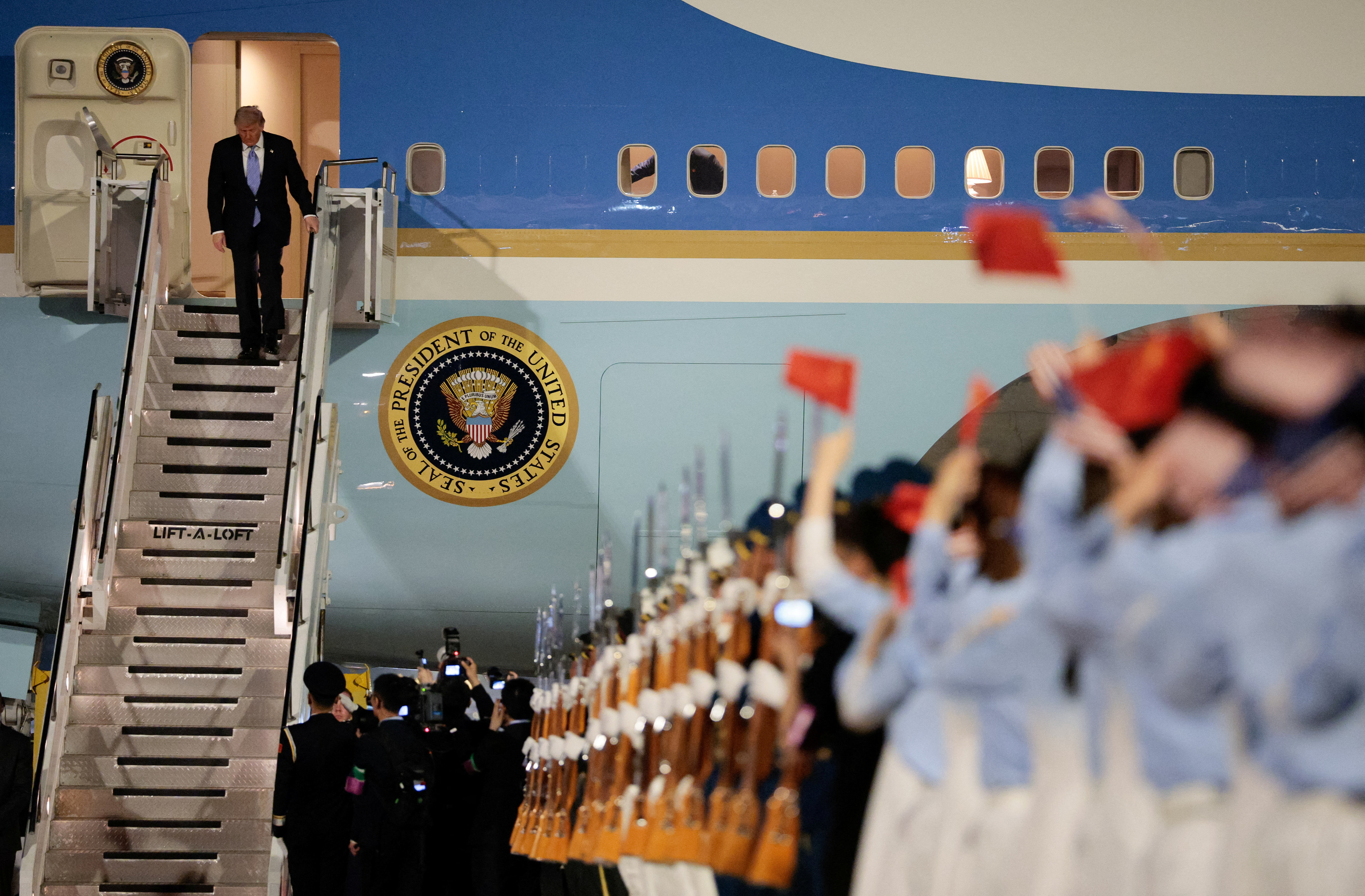 Ameriški predsednik Donald Trump prispel na Kitajsko