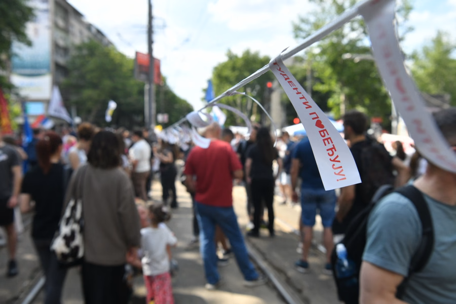 Srbski protestniki pri Pravni fakulteti v Beogradu