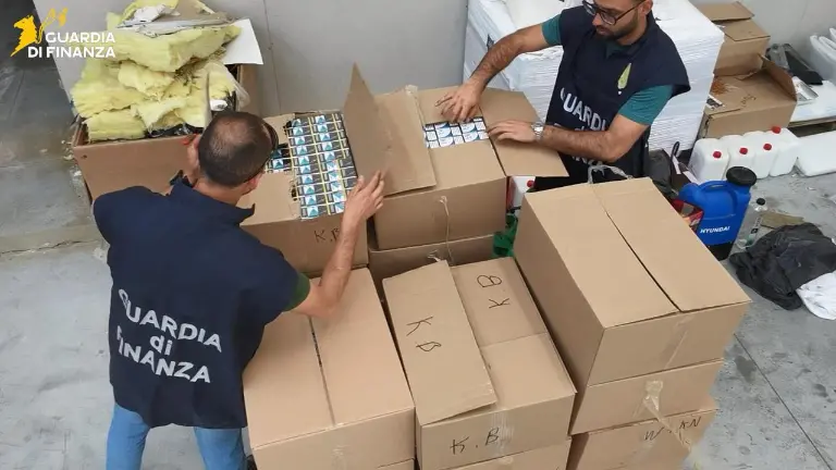 Sledili sumljivemu tovornjaku in odkrili eno največjih nezak