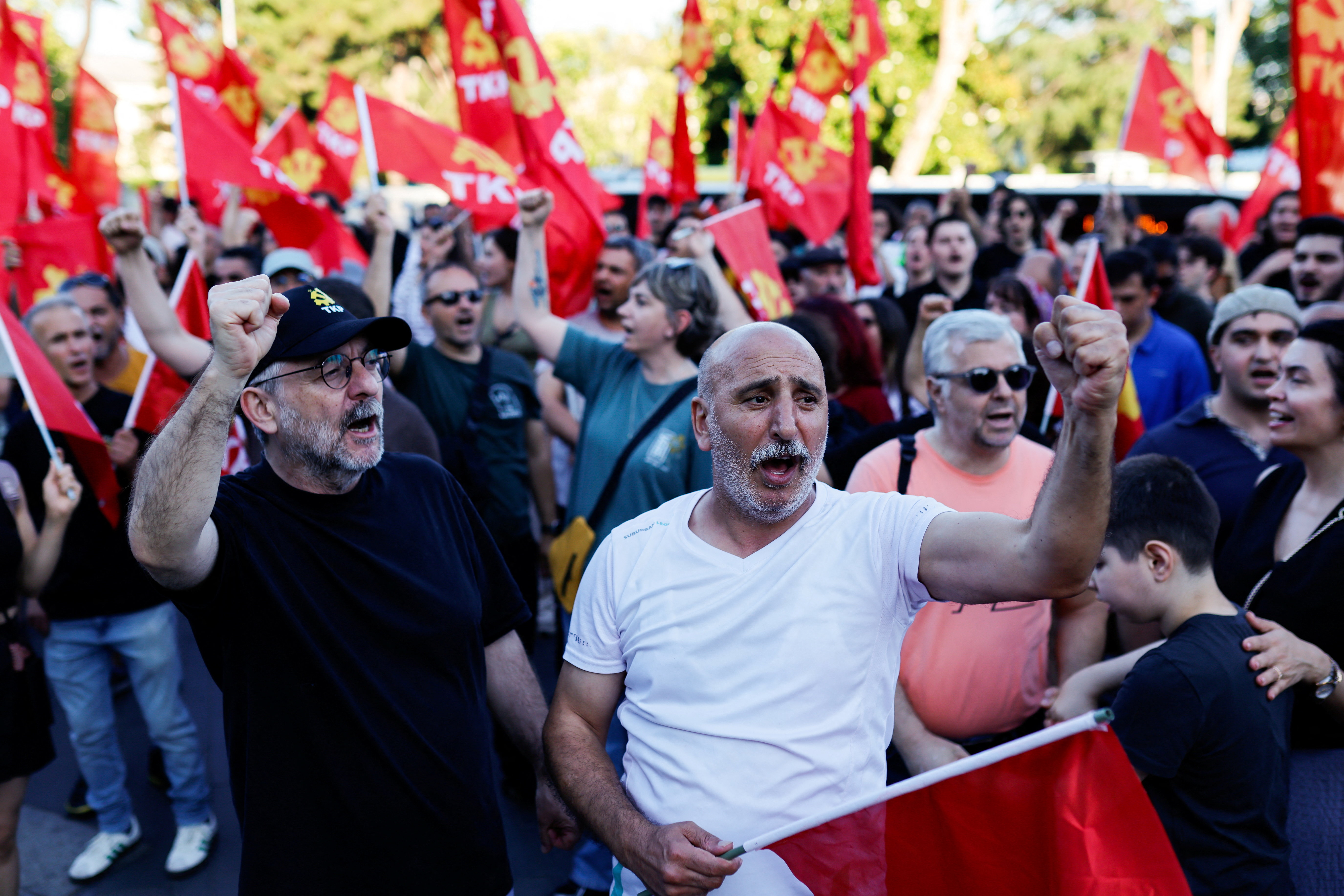 Protesti pred vrhom Nata v Istanbulu