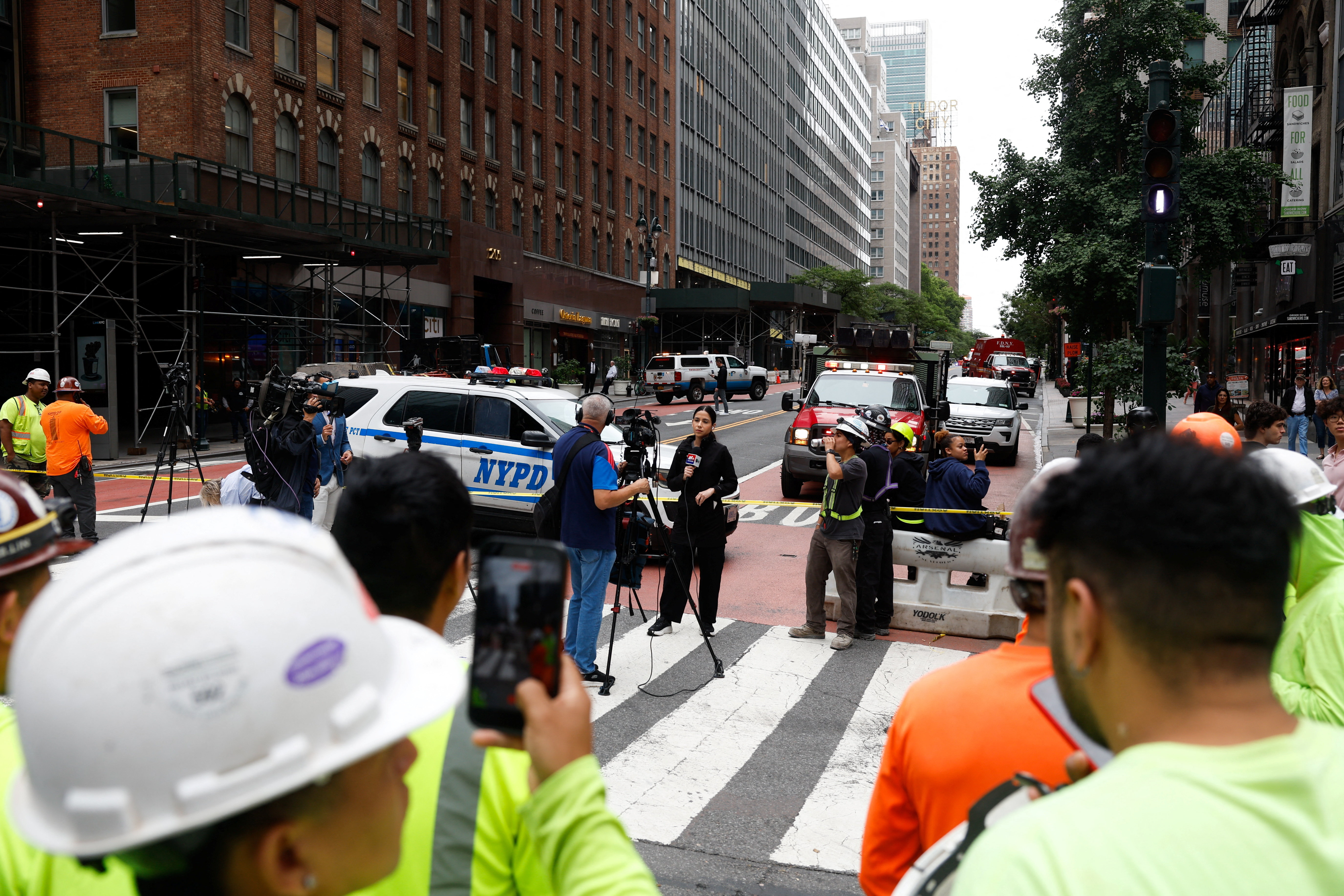 V New Yorku evakuirali delavce z nebotičnika, potem ko so ugotovili, da upogibajo jekleni nosilci