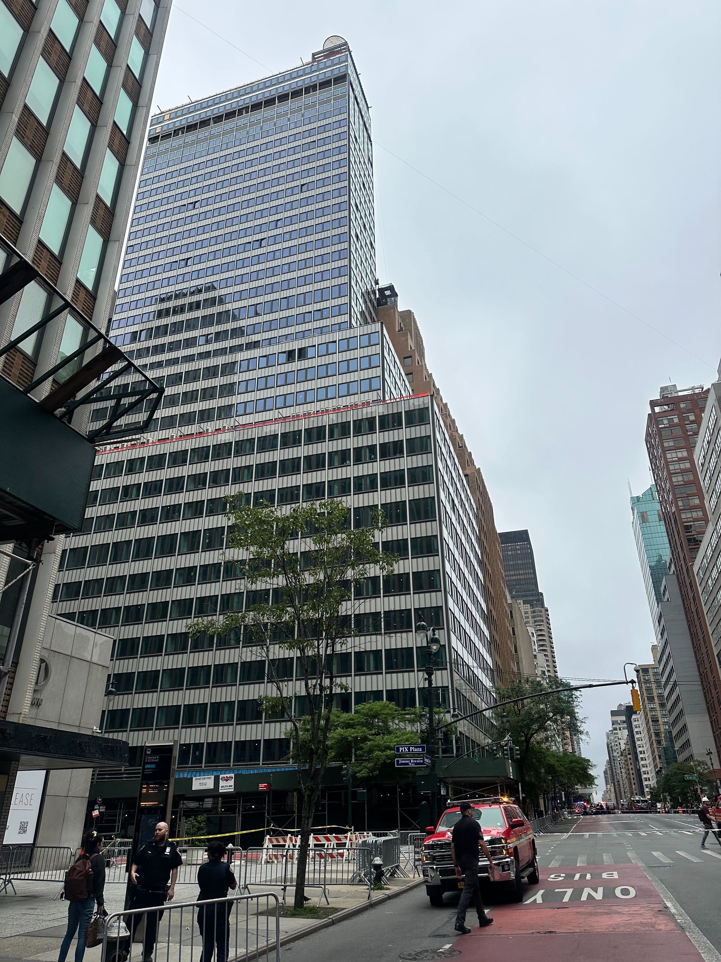 V New Yorku evakuirali delavce z nebotičnika, potem ko so ugotovili, da upogibajo jekleni nosilci