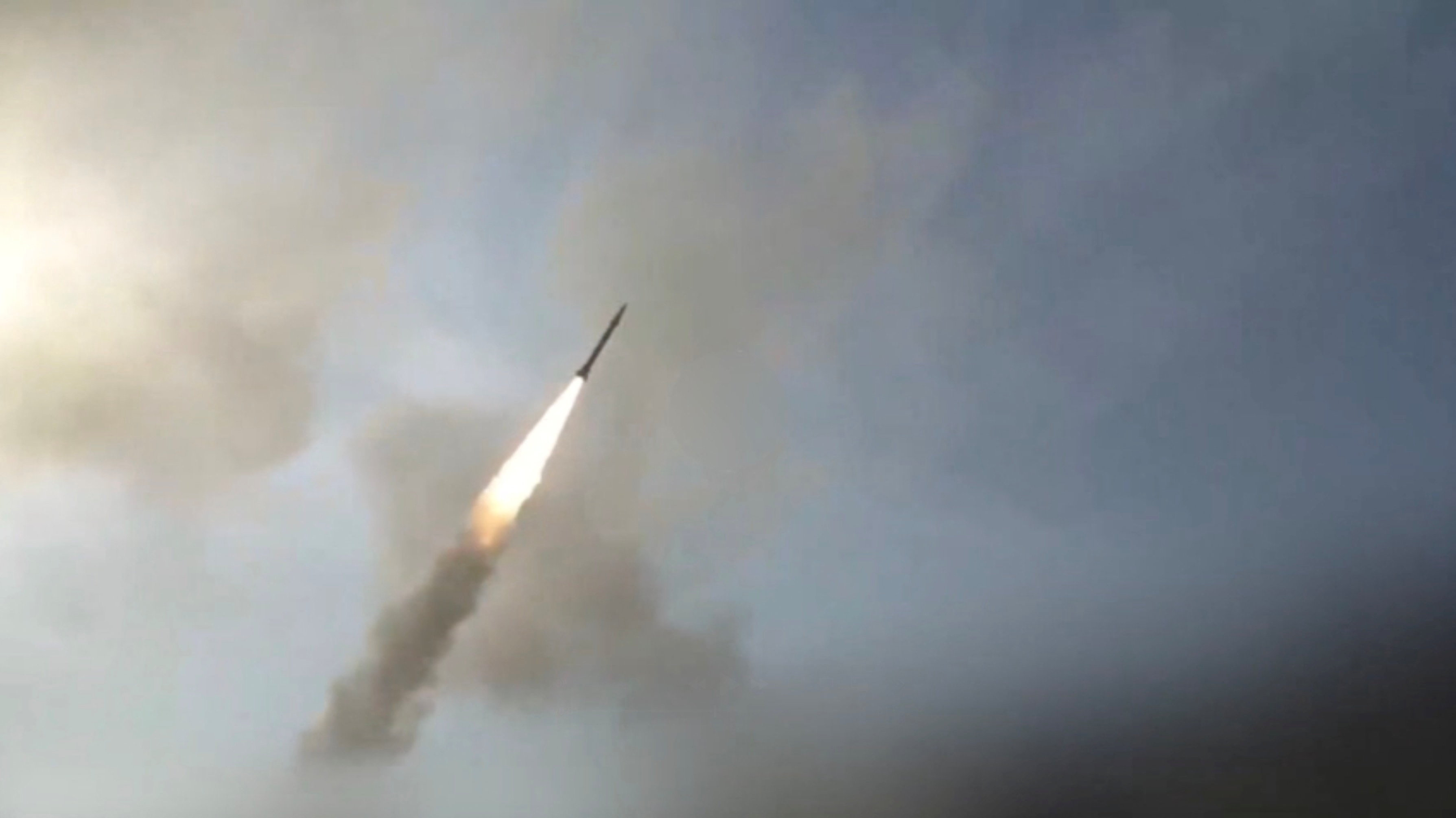 Iran izstrelil raketo