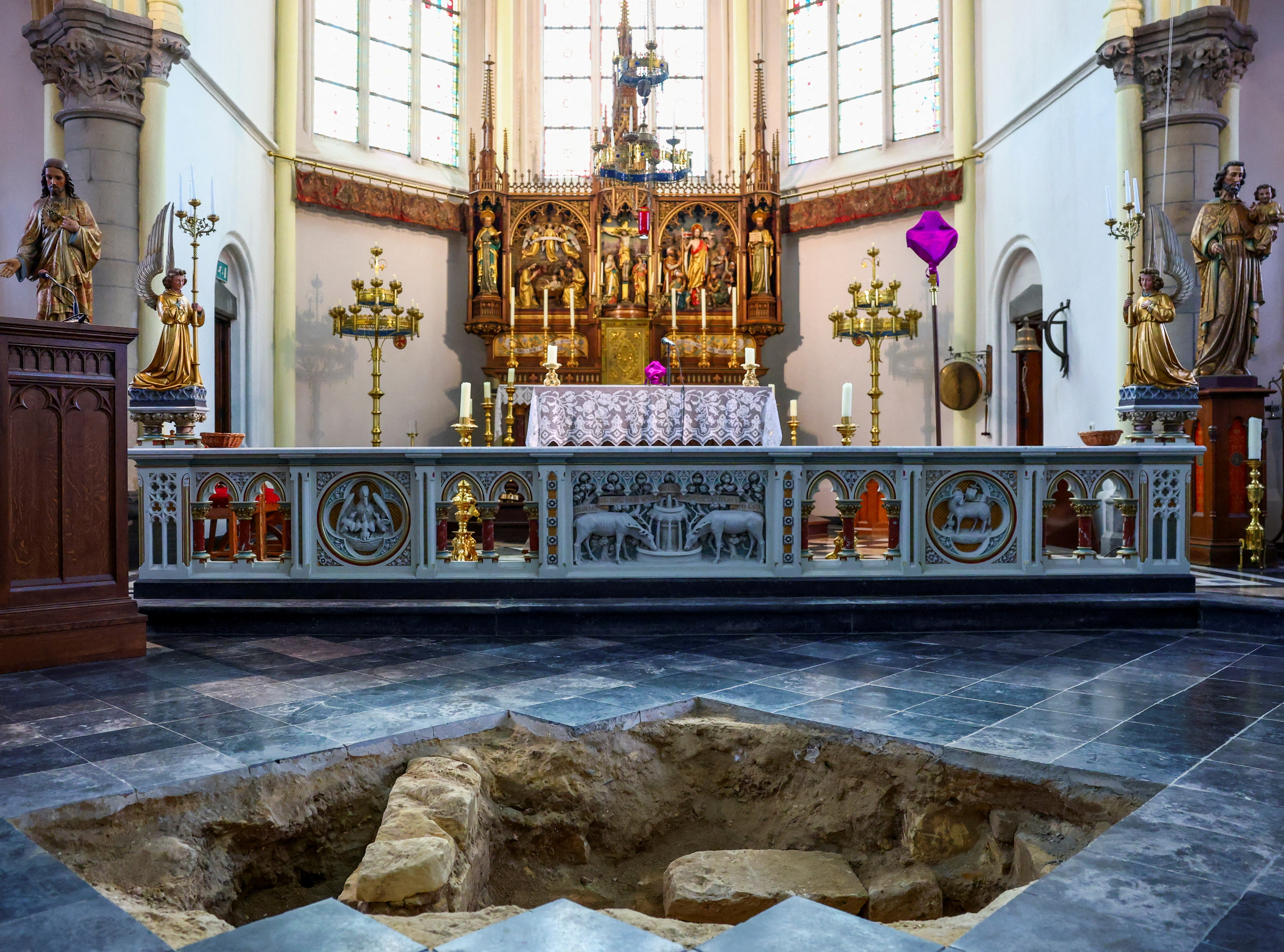 Okostje našli med popravilom tal cerkve v Maastrichtu