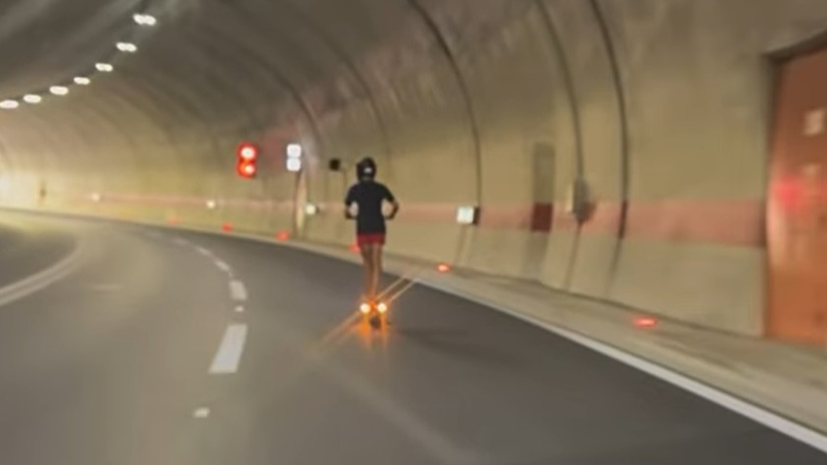 vožnja z električnim skirojem skozi tunel na obvoznici na Reki