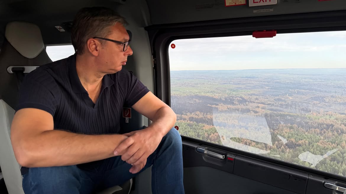 Aleksandar Vučić obiskal Deliblatsko peščaro, kjer divjajo požari