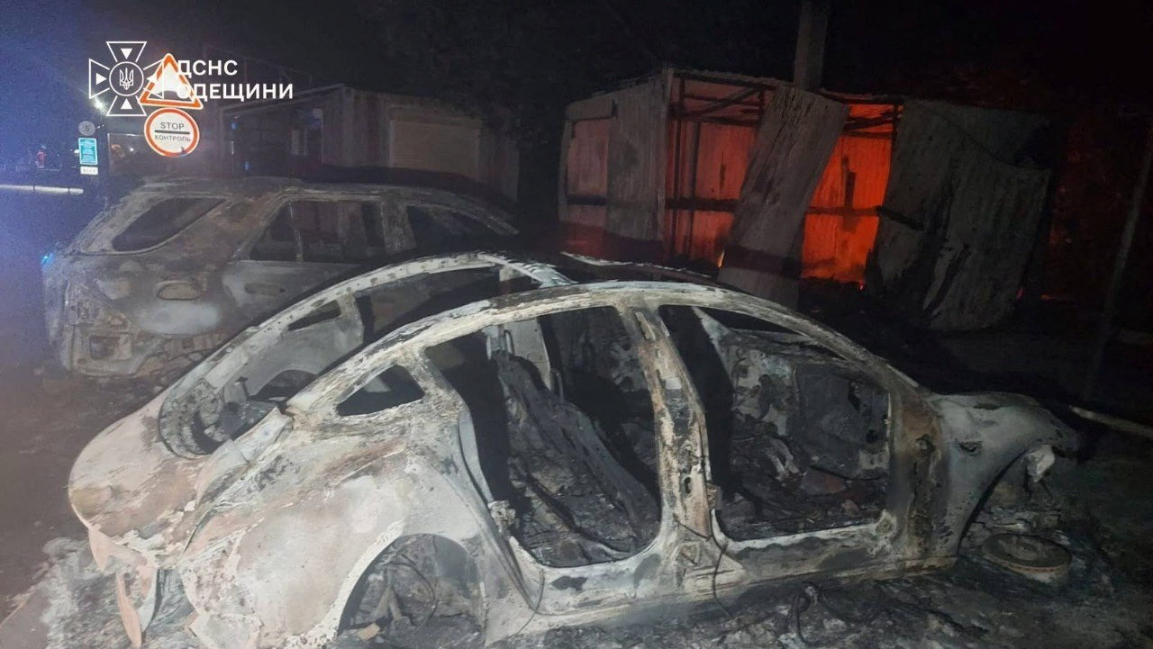 Zagoreli avtomobili na na mejnem prehodu med Ukrajino in Moldavijo.