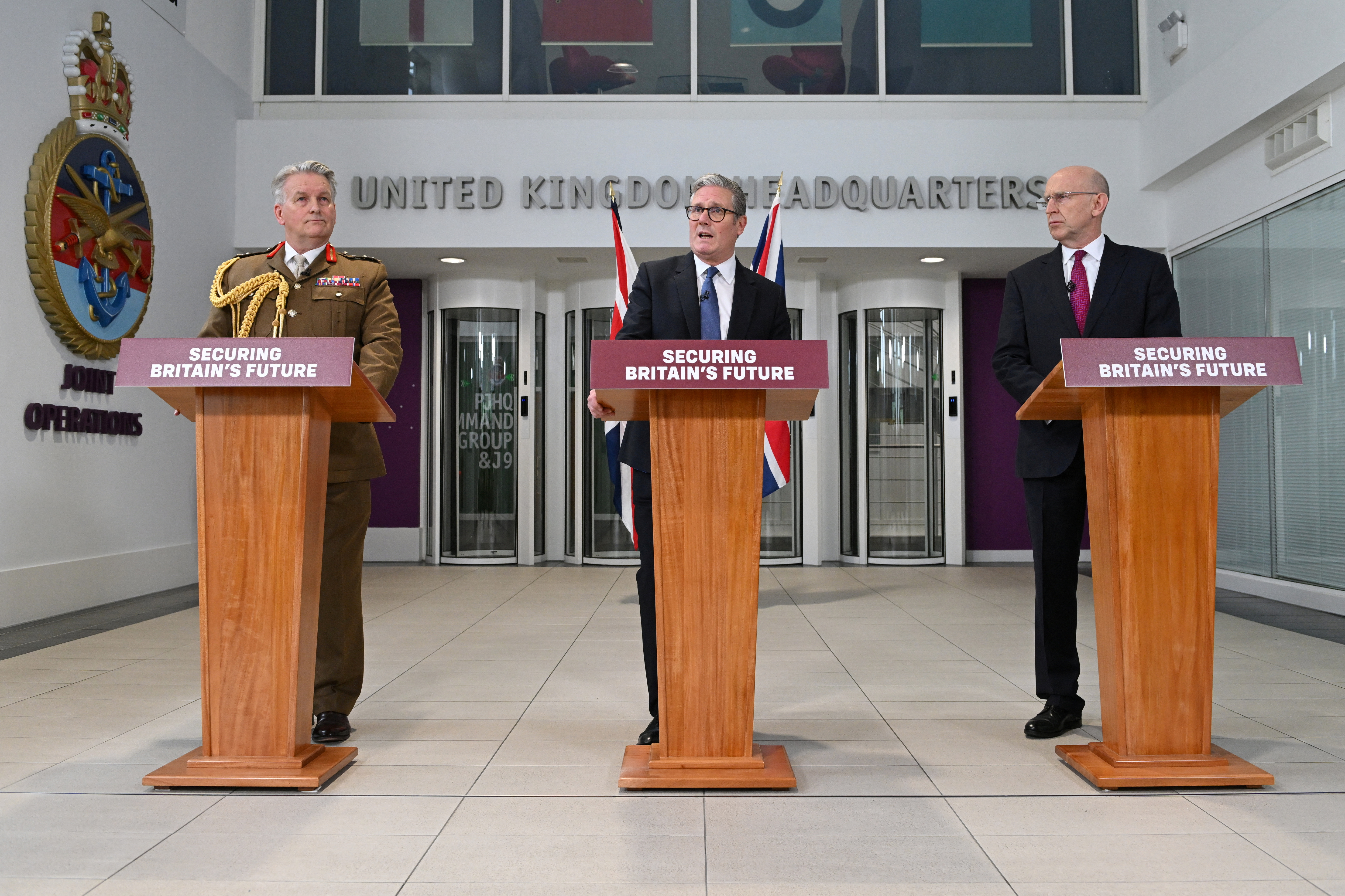 Britanski premier Starmer na novinarski konferenci v Londonu po podpisu sporazuma o suverenosti otočja Chagos