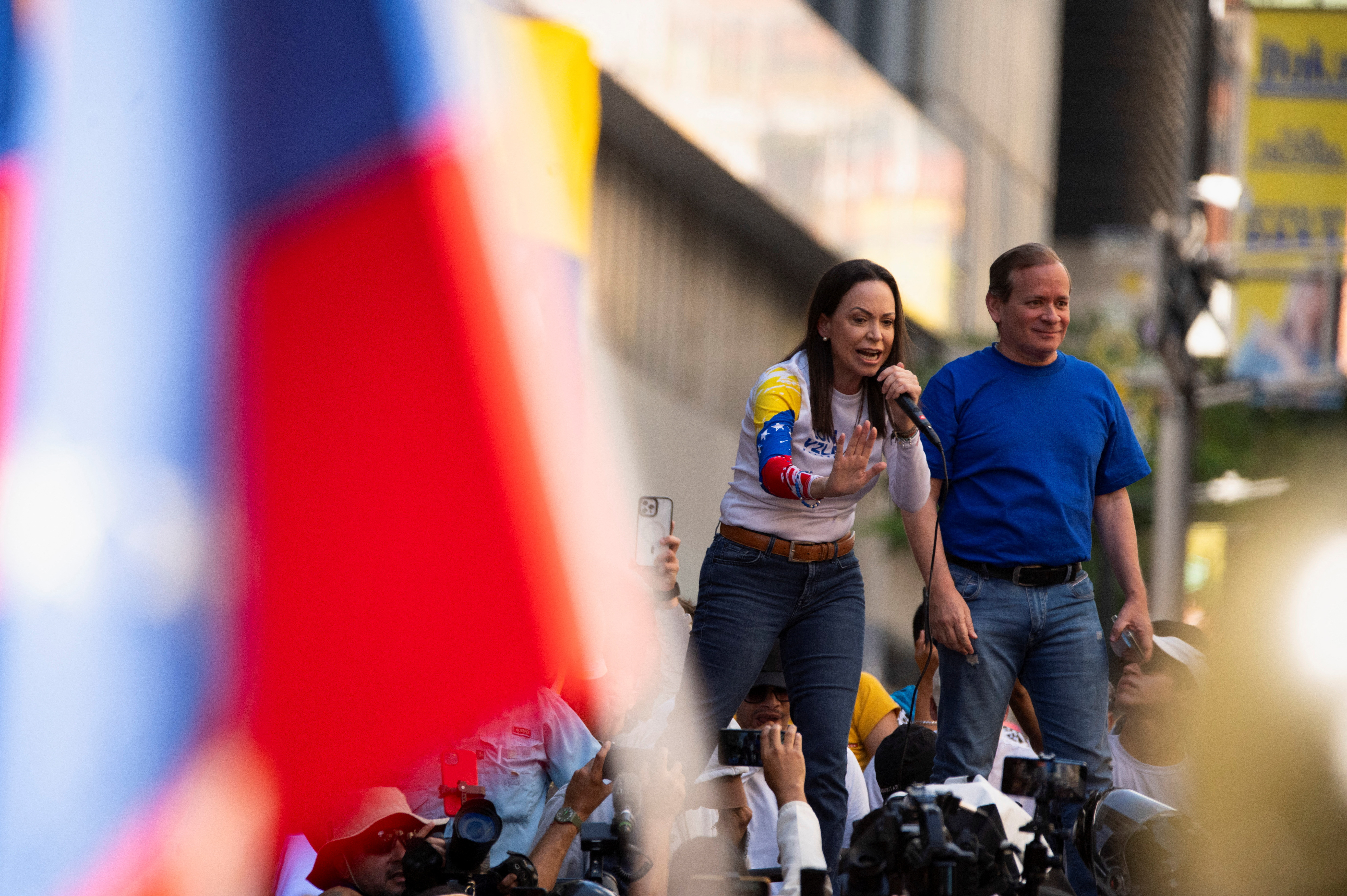Venezuelska opozicijska voditelja Juan Pablo Guanipa in Maria Corina Machado