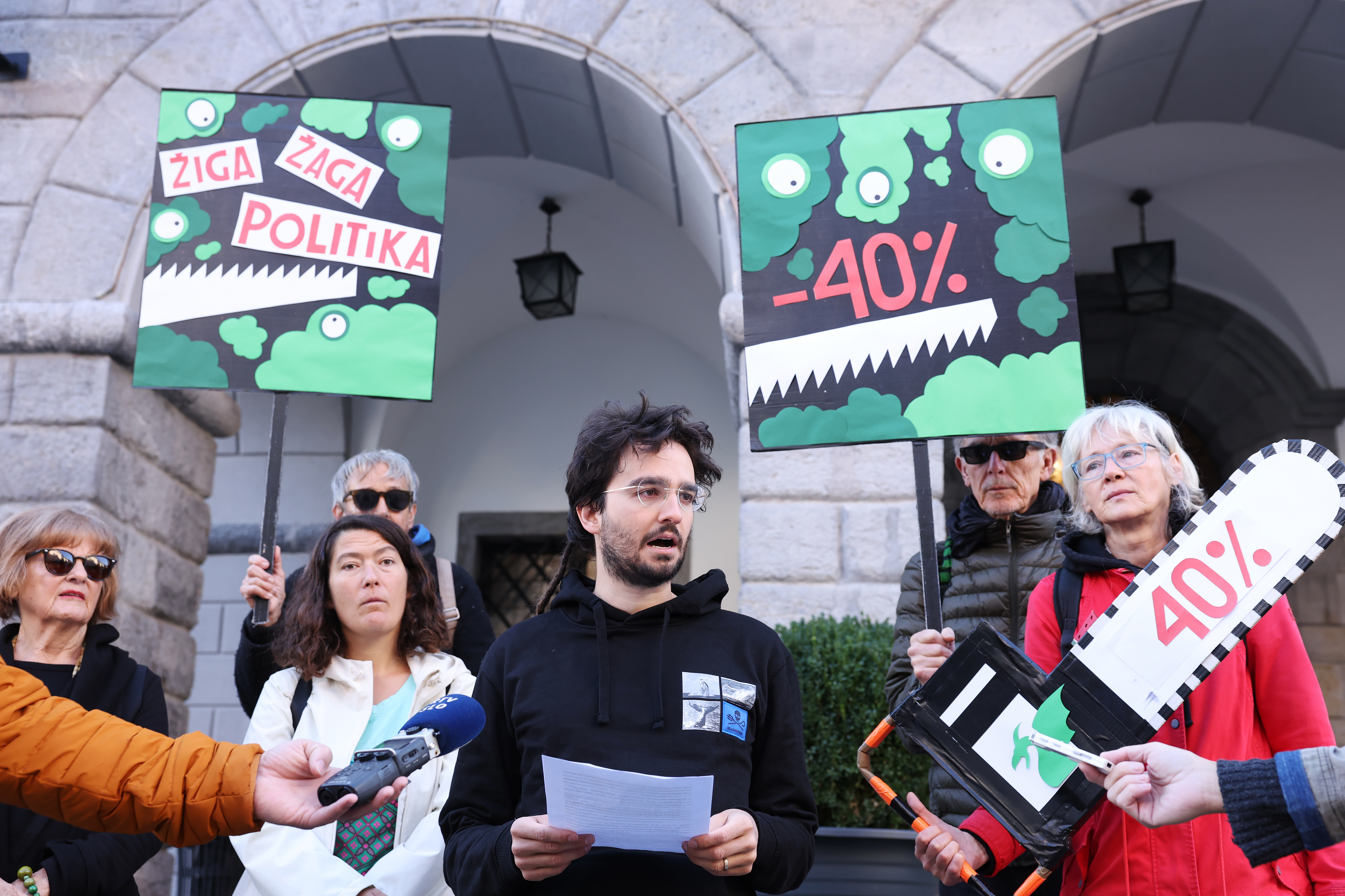 Novinarska konferenca gibanja Mladi za podnebno pravičnost, Protestivala in platforme Ljubljana odprto mesto proti razrešitvi vodje ljubljanske enote Zavoda za varstvo narave, družba, politika, Foto: Borut Živulović/F.A.Bobo