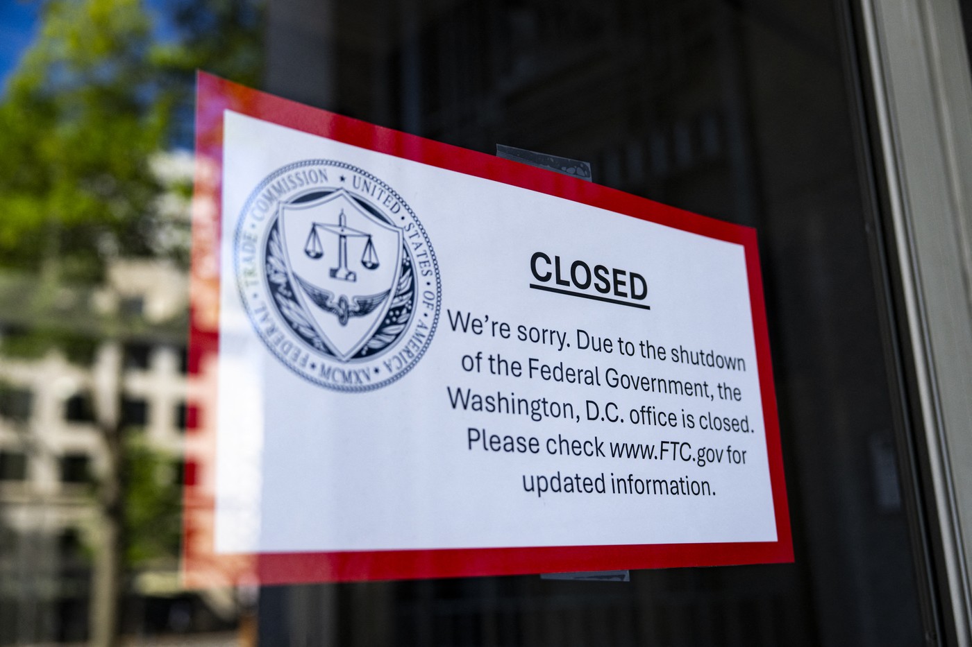 Obvestilo o zaprtju zaradi shutdowna