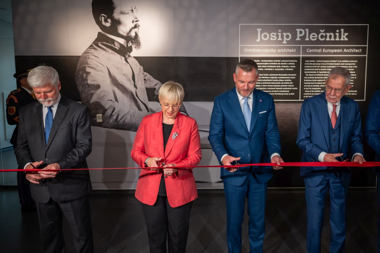 Prerez traku ob odprtju razstave