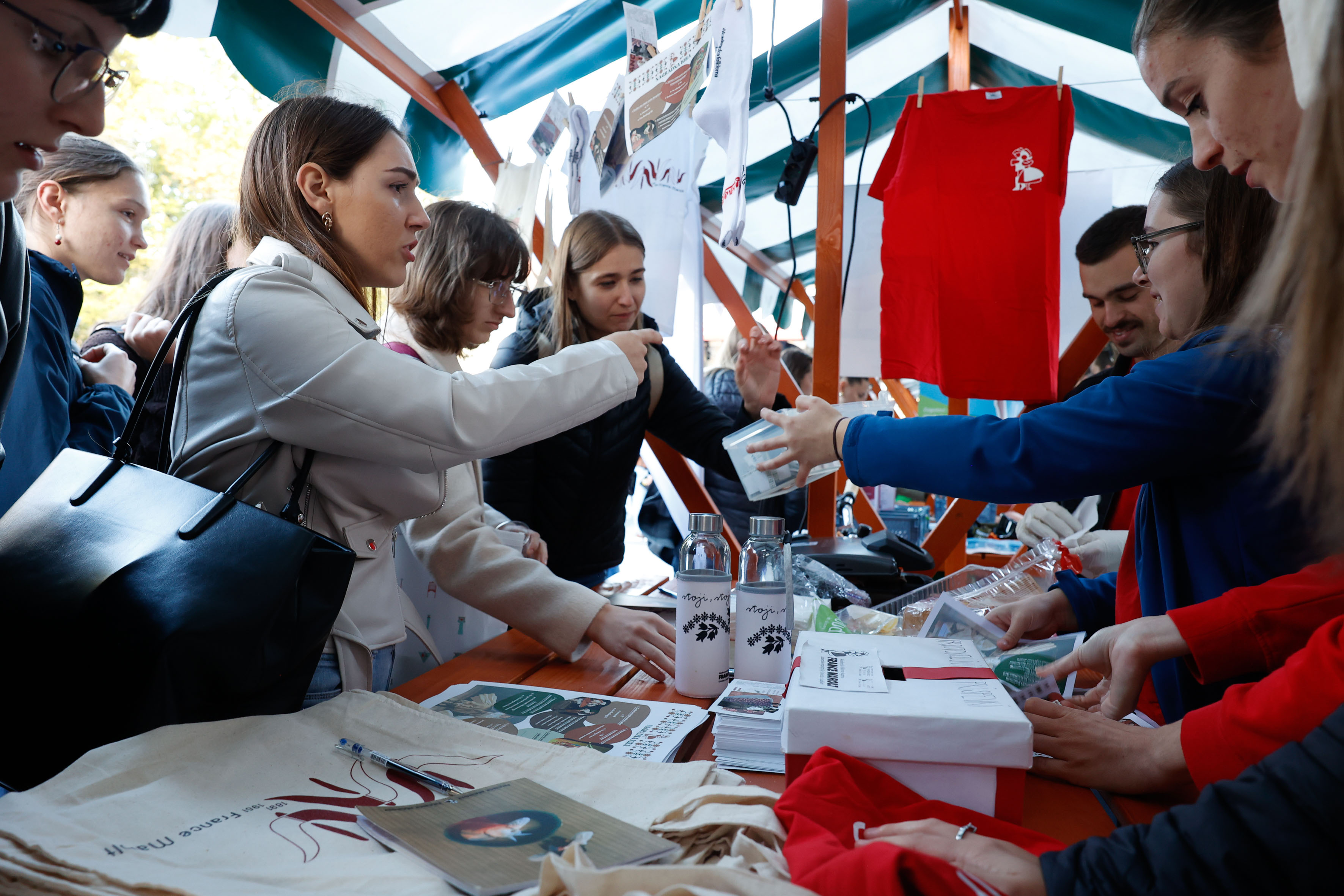 Pozdrav brucem v centru Ljubljane