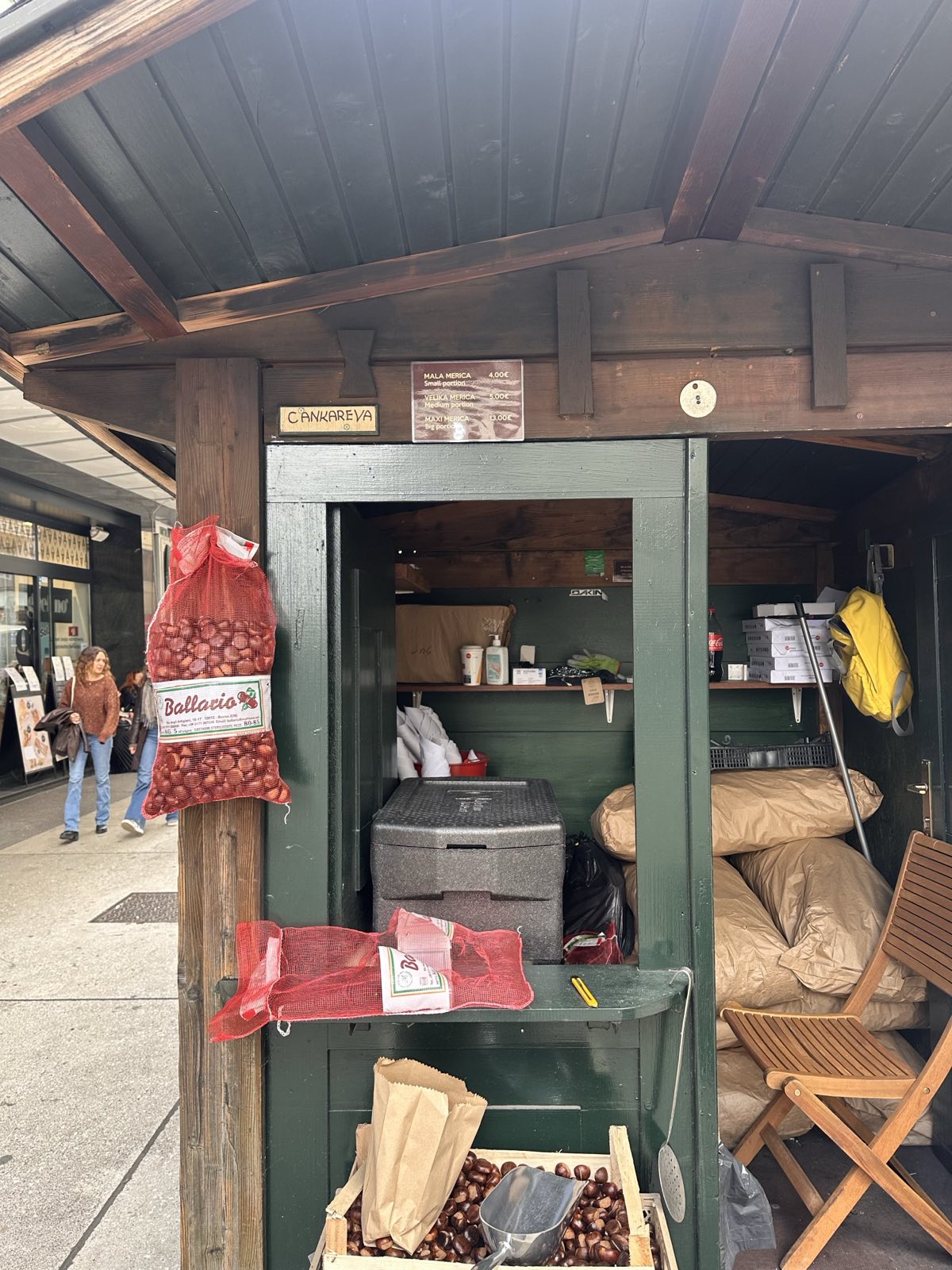 Utica za kostanj na Cankarjevem nabrežju