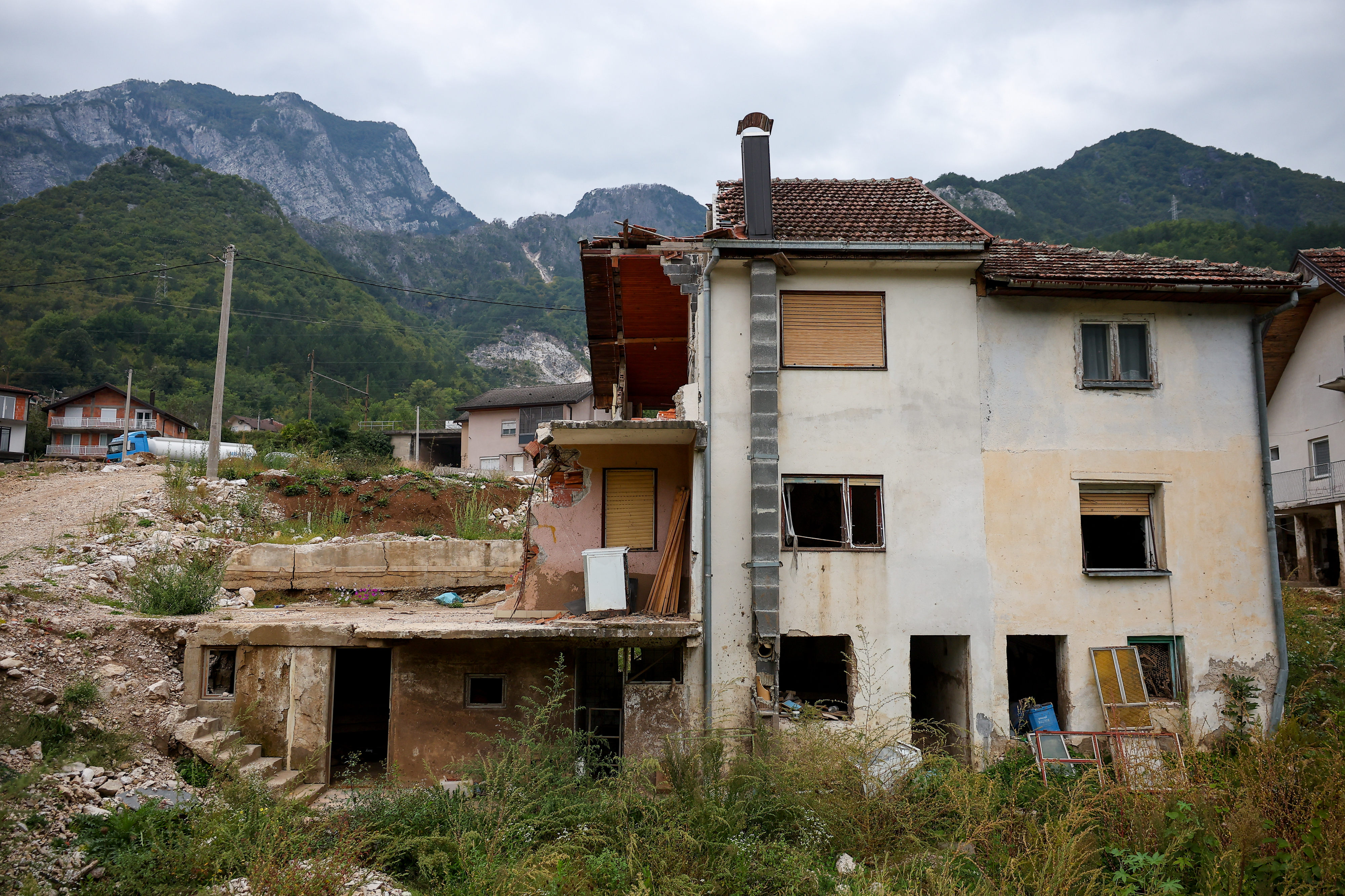 Reportaža iz Donje Jablanice, kjer je pred enim letom v poplavah umrlo 19 ljudi.