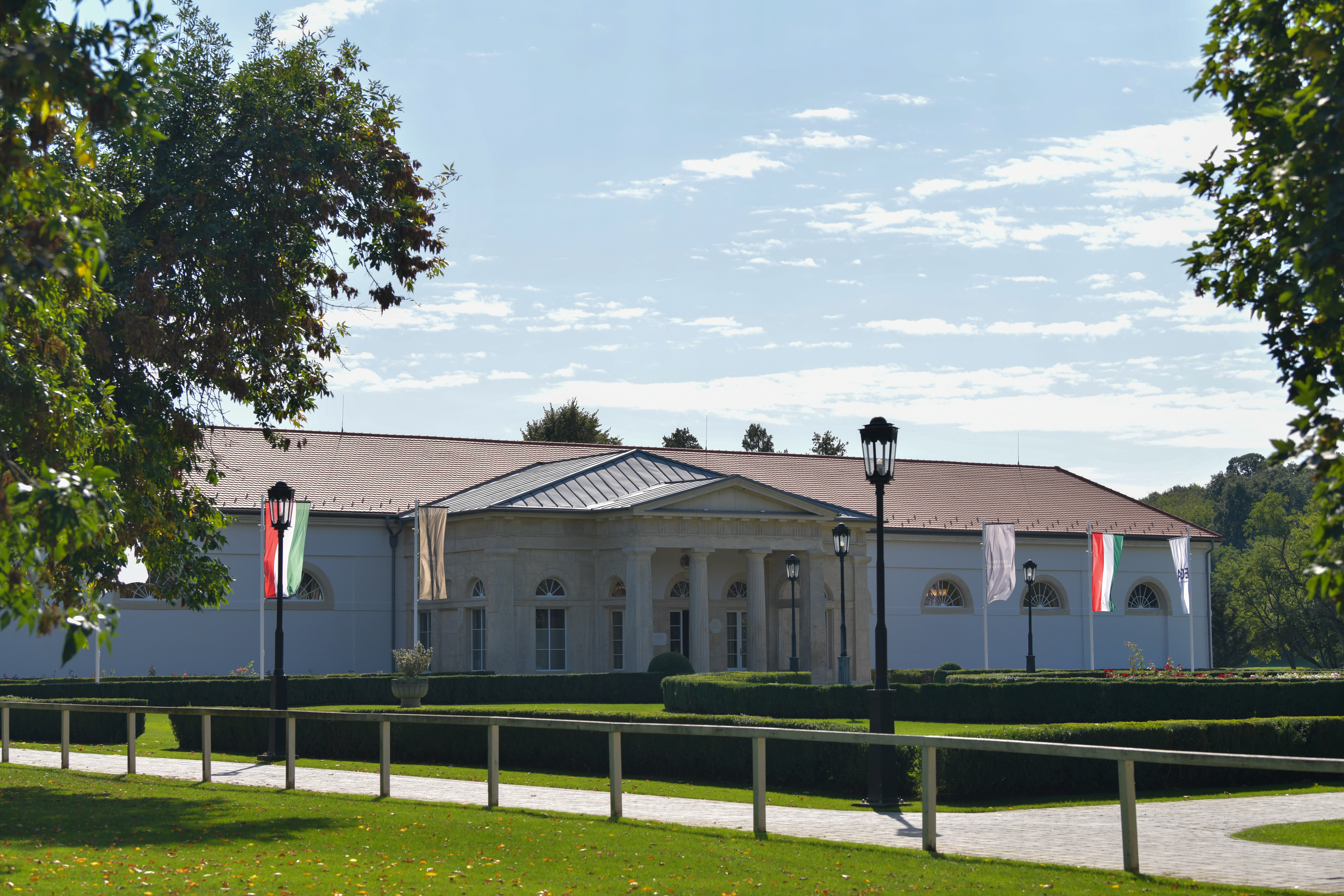 Golf klub Botaniq, Orban