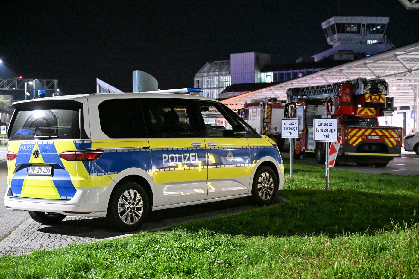 Posredovanje policije po opažanju dronov na munchenskem letališču