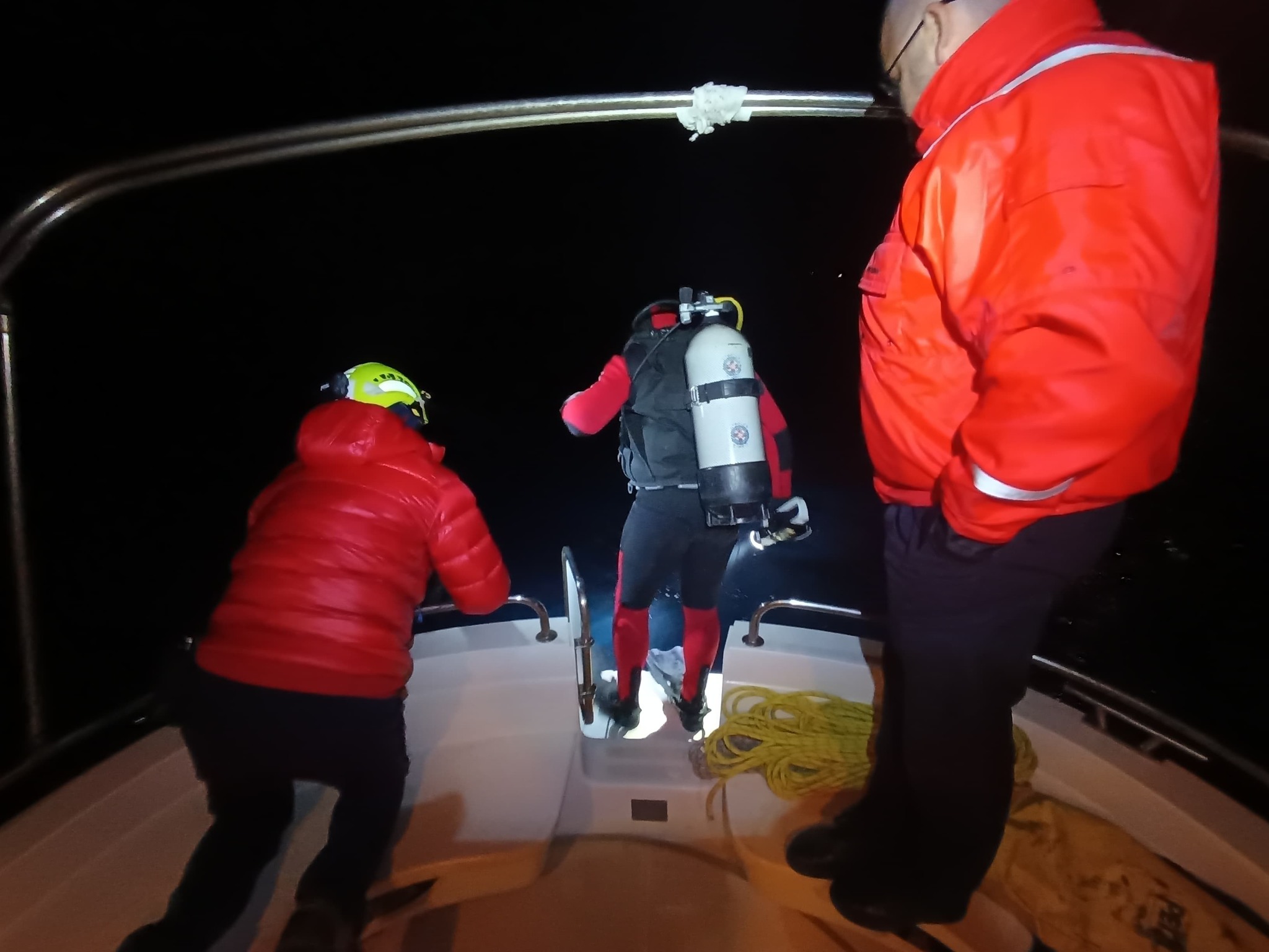 Pripadniki HGSS Postaje Gospić so sodelovali pri izvleku štirih trupel iz avtomobila, ki je pristal v morju pri Senju