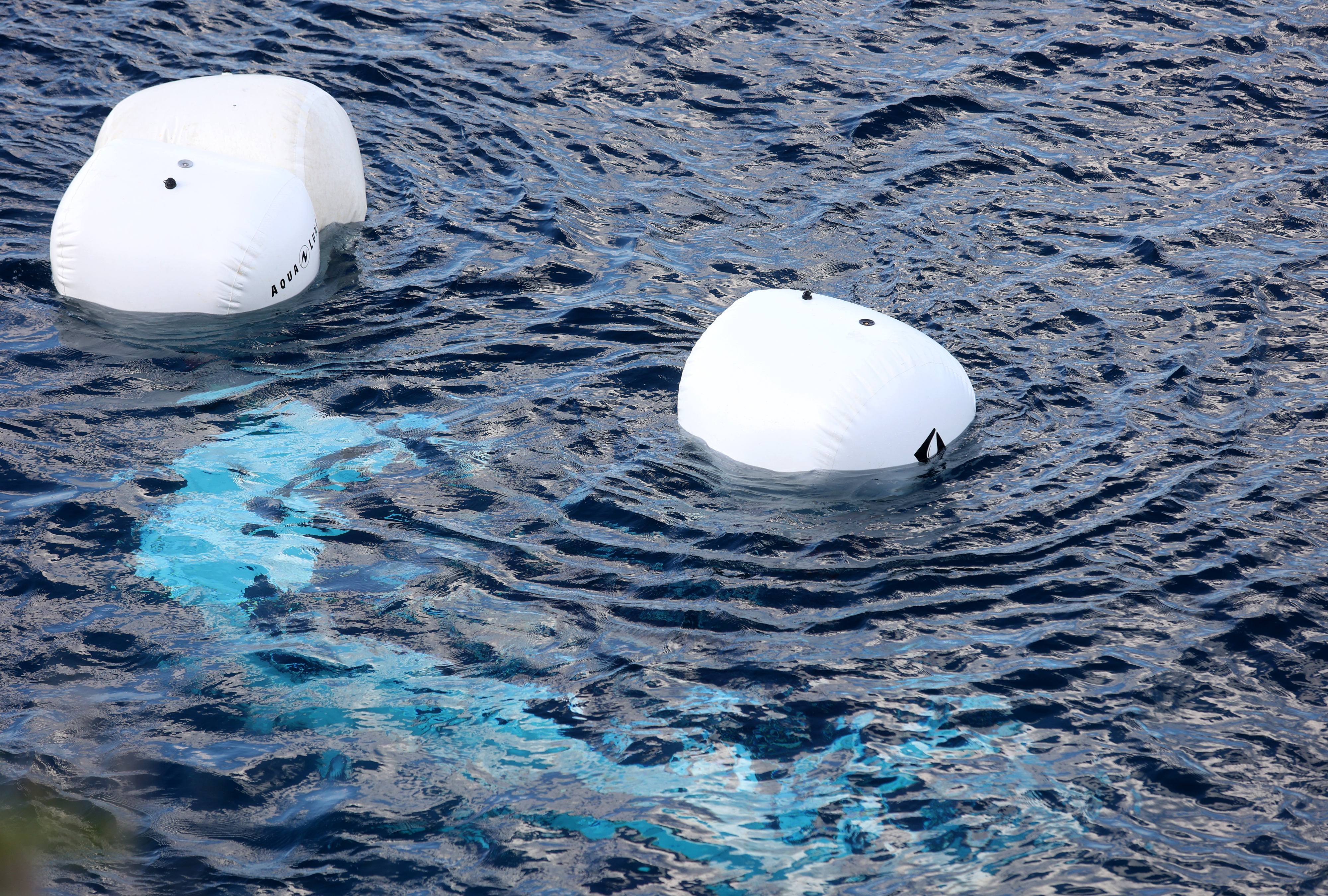 Iz morja v bližini Senja so potegnili avtomobil, v katerem so umrle štiri osebe.