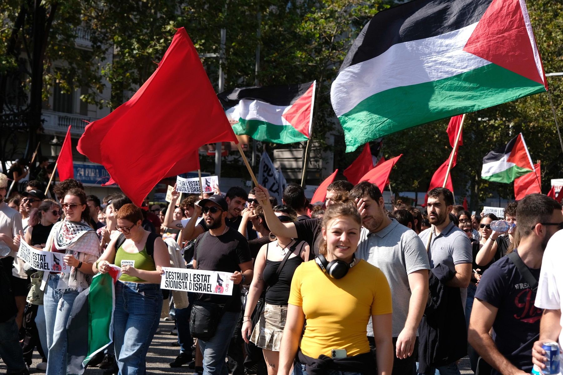 V Rimu in Barceloni več deset tisoč protestnikov v podporo Palestincem
