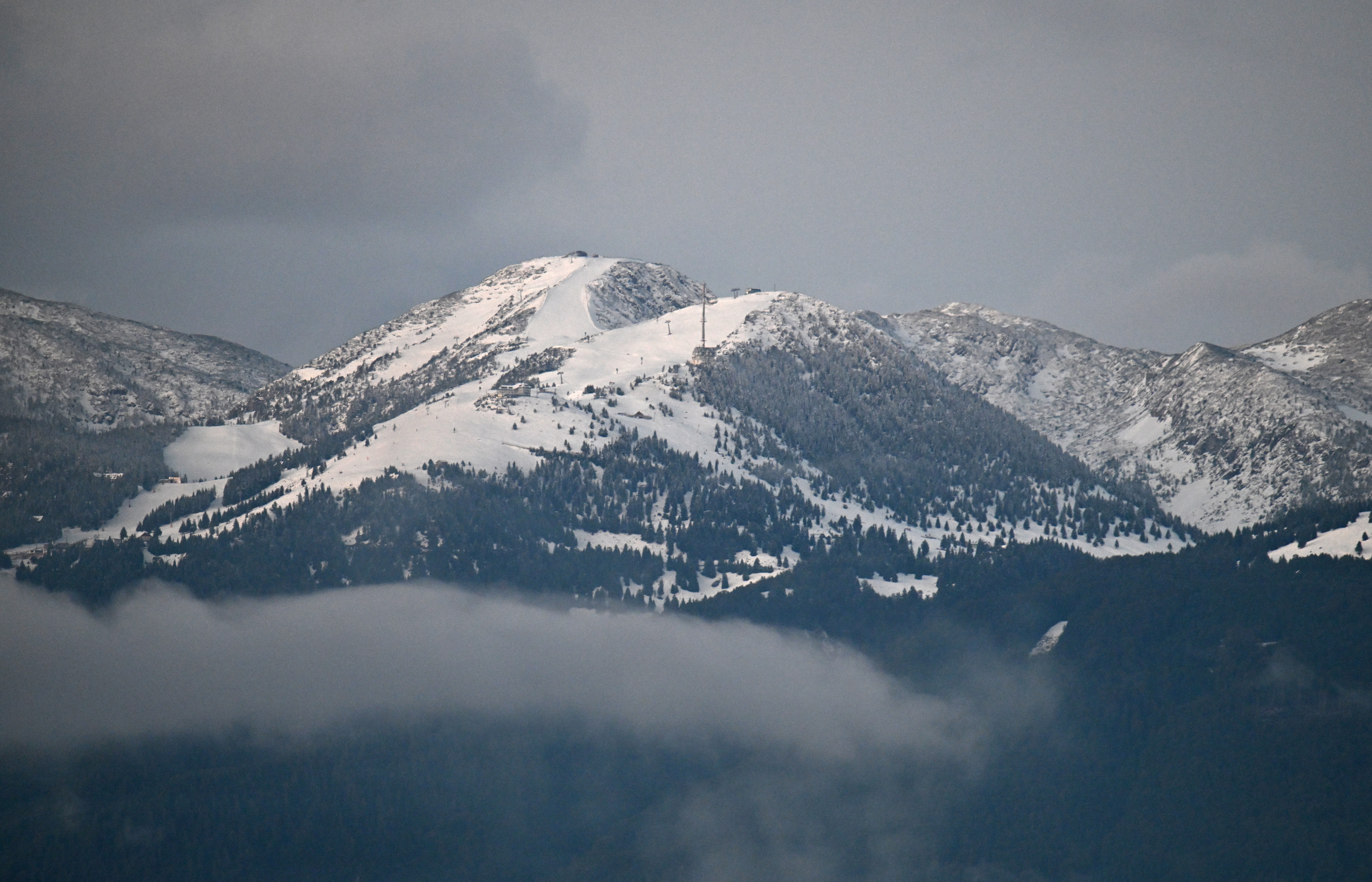 Gore pobelil prvi letošnjih sneg