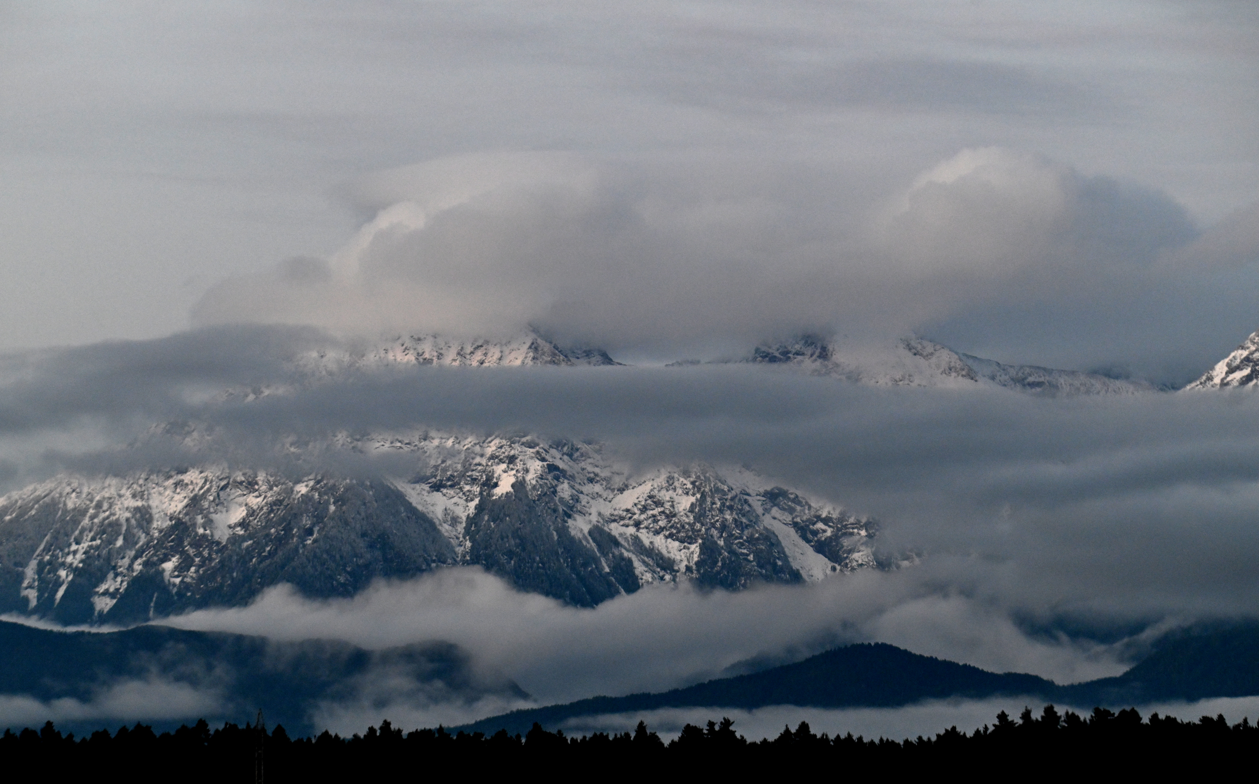 Gore pobelil prvi letošnjih sneg
