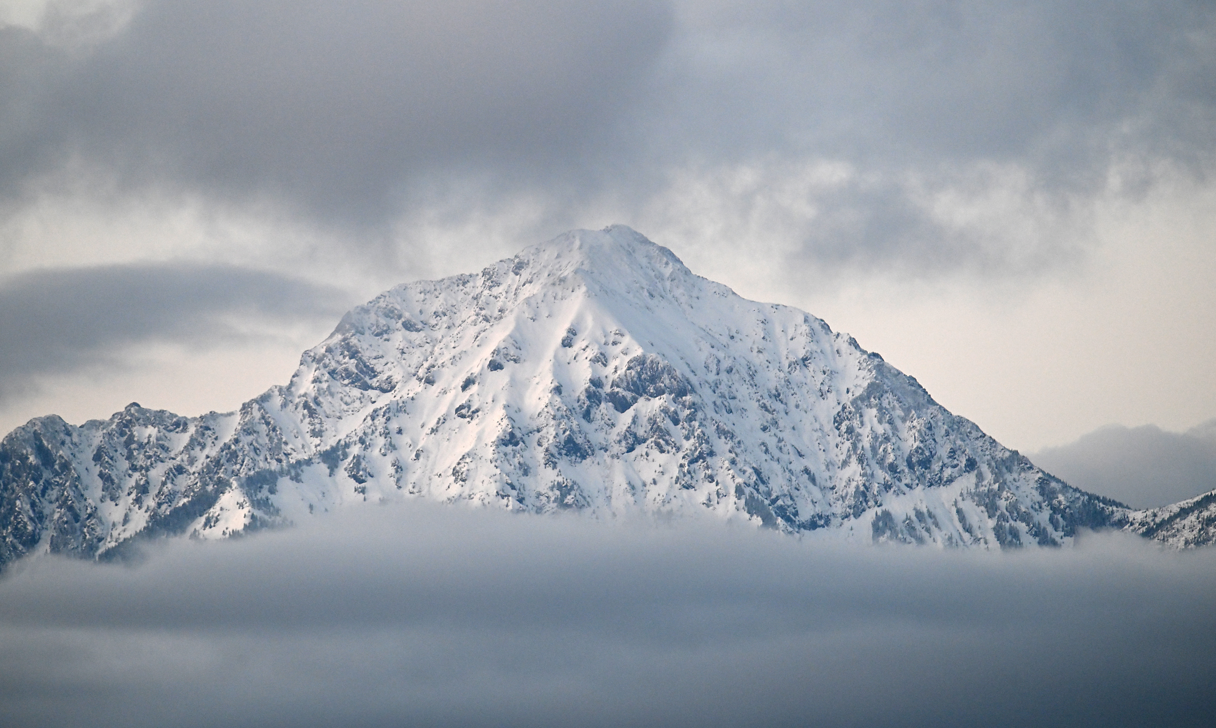 Gore pobelil prvi letošnjih sneg