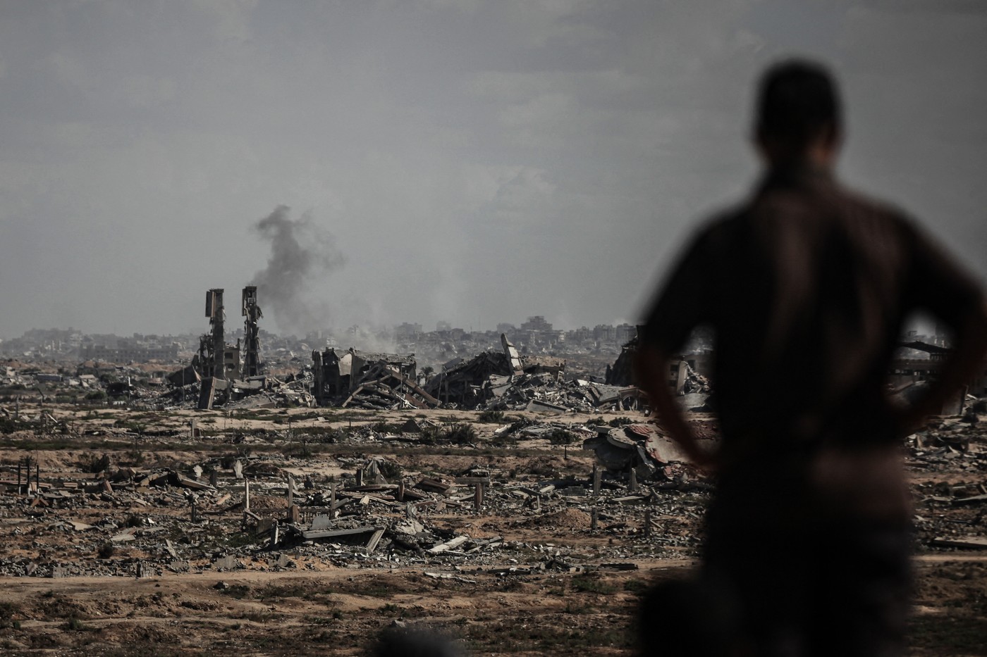 Gaza, nad katero se po napadih dviga dim