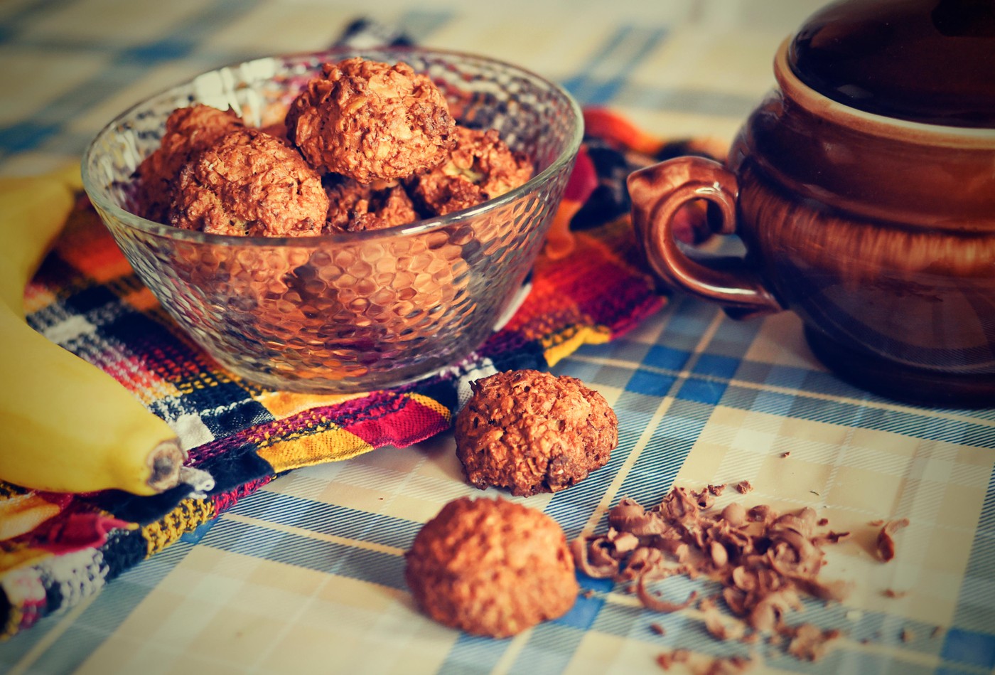 Serving of the oatmeal cookies with banana and chocolate chips on a kitchen table, fasting, dieting,Image: 290656558, License: Royalty-free, Restrictions: , Model Release: no