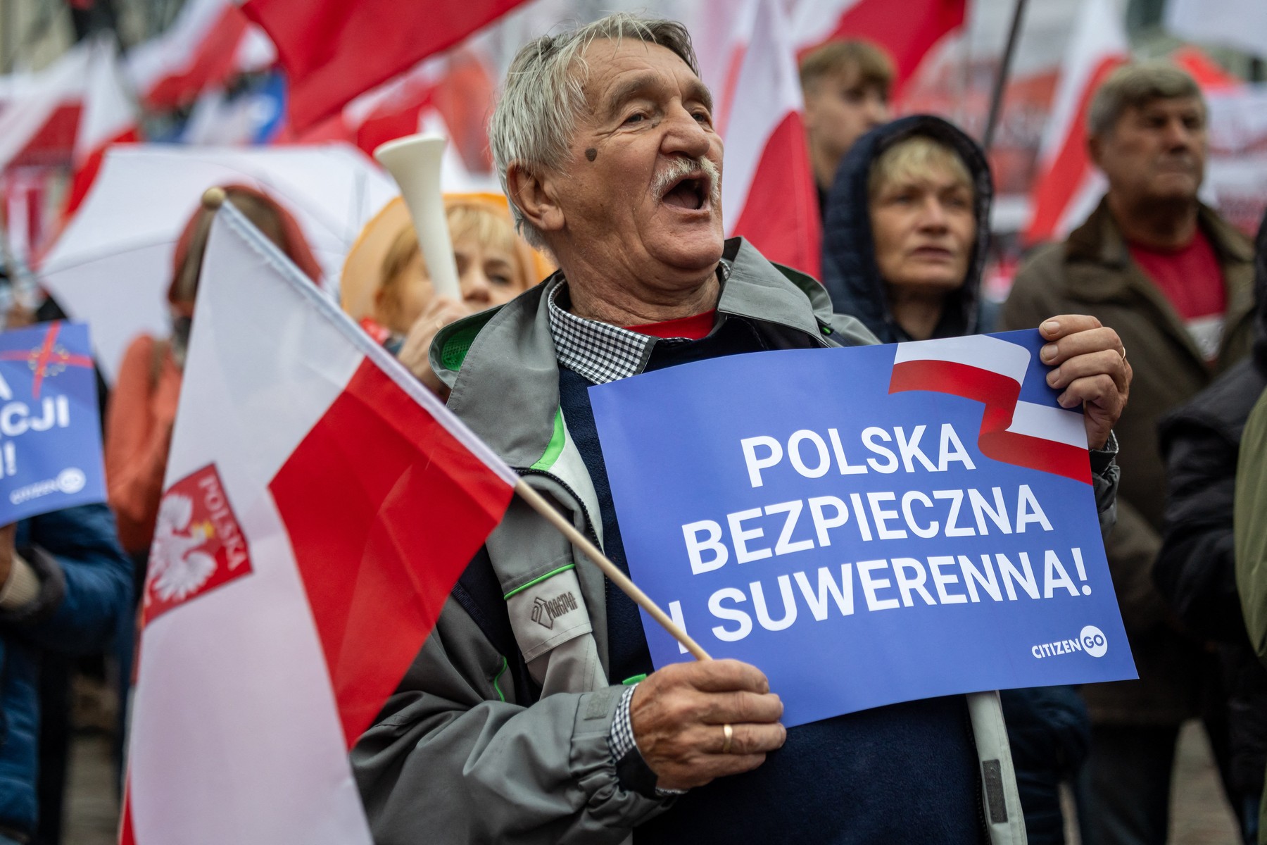 Protestniki na ulicah Varšave